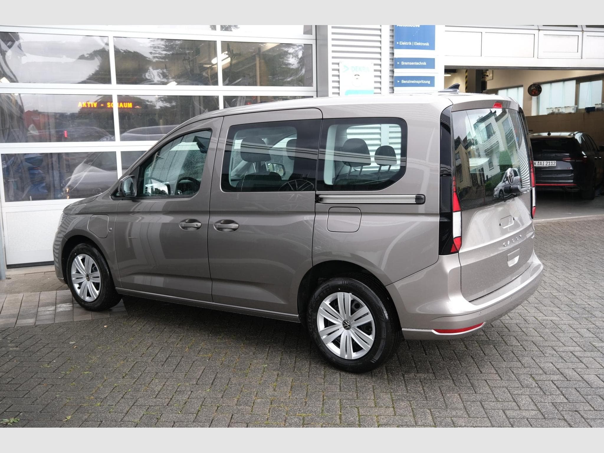 VW Caddy eHybrid Anhängerkupplung App-Connect (2026) - Foto 18