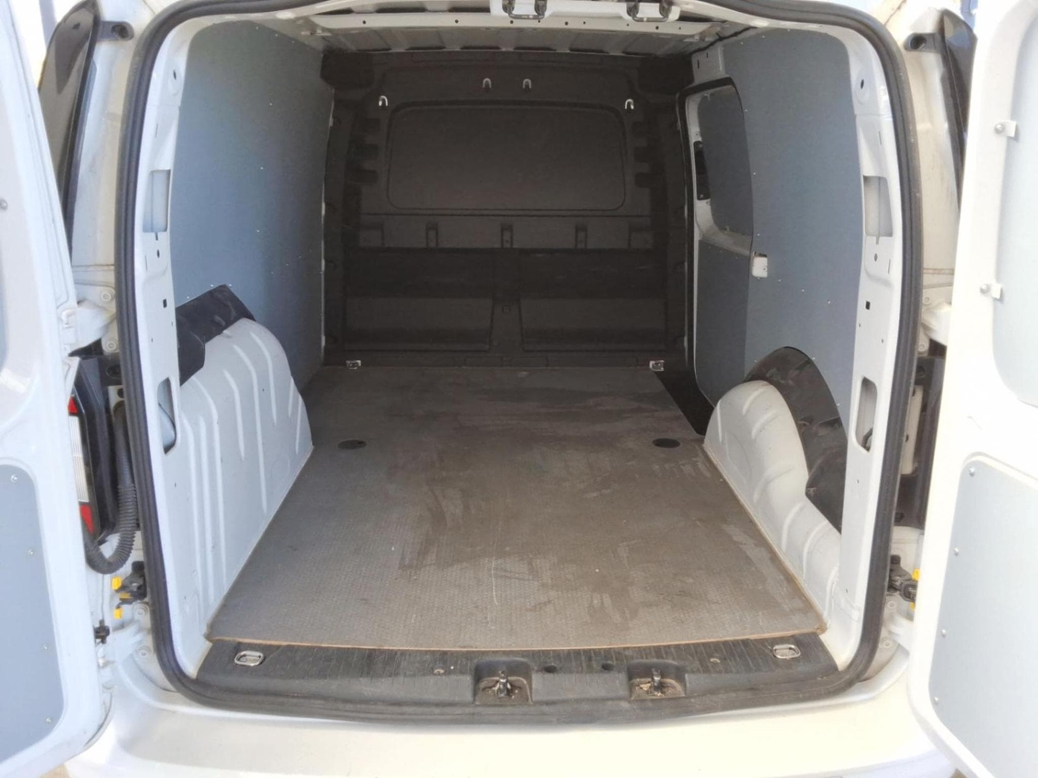 VW Caddy Cargo Maxi LWB (2025) - Photo 8