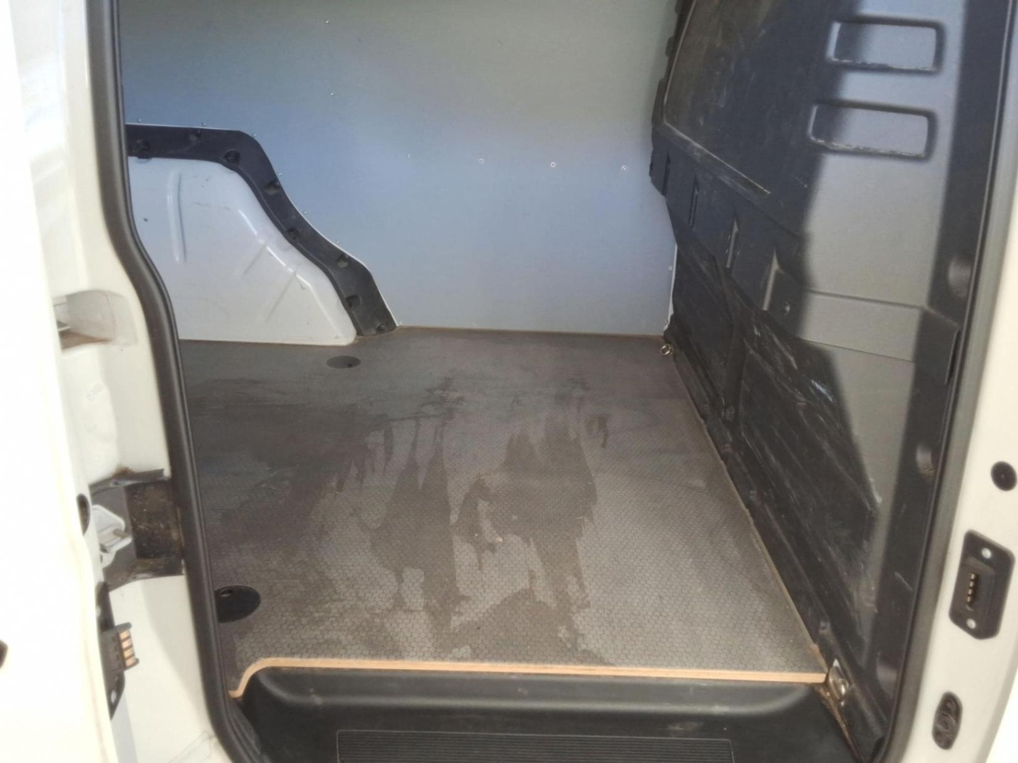 VW Caddy Cargo Maxi LWB (2025) - Photo 7
