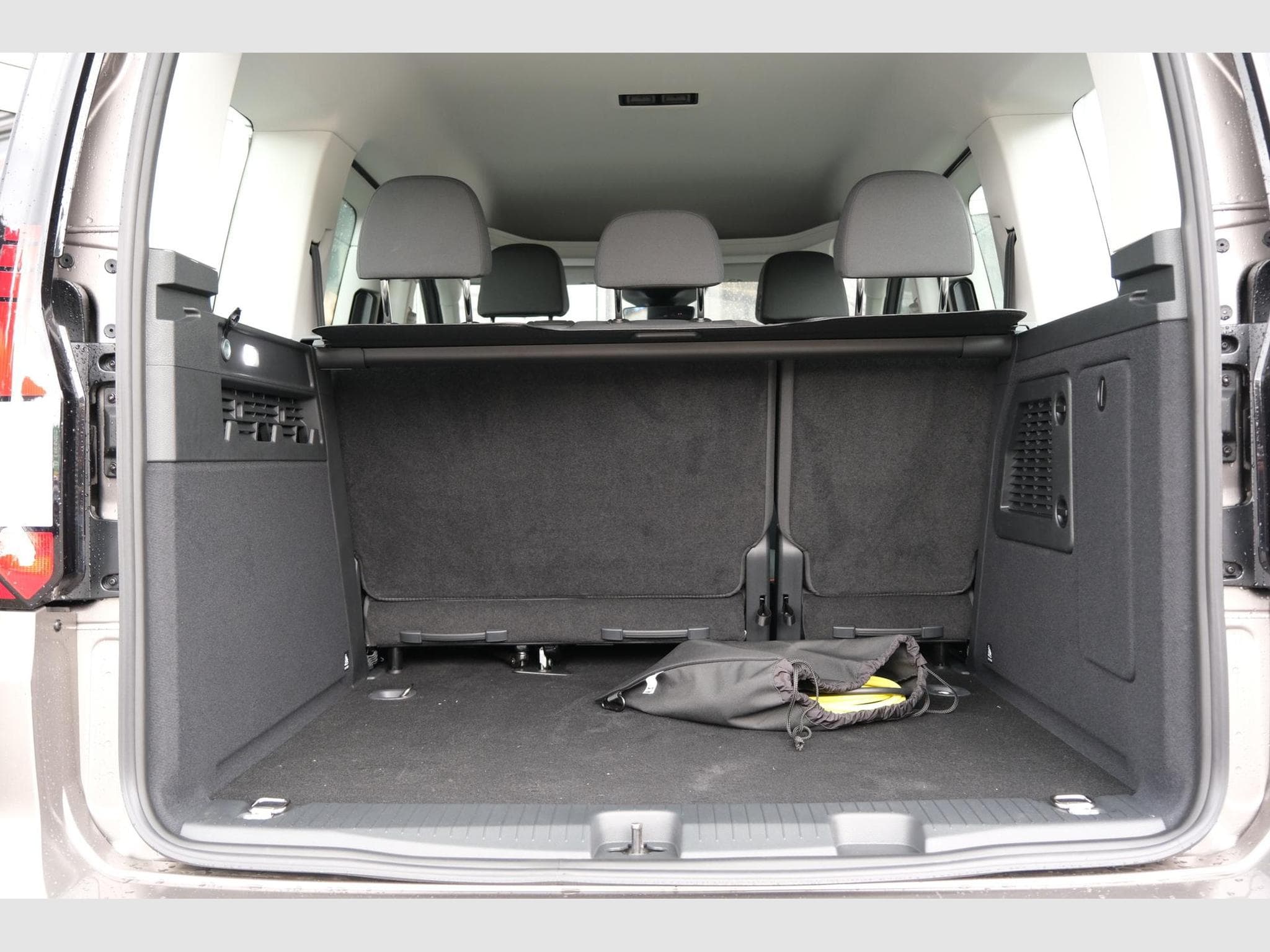 VW Caddy eHybrid Anhängerkupplung App-Connect (2026) - Foto 8
