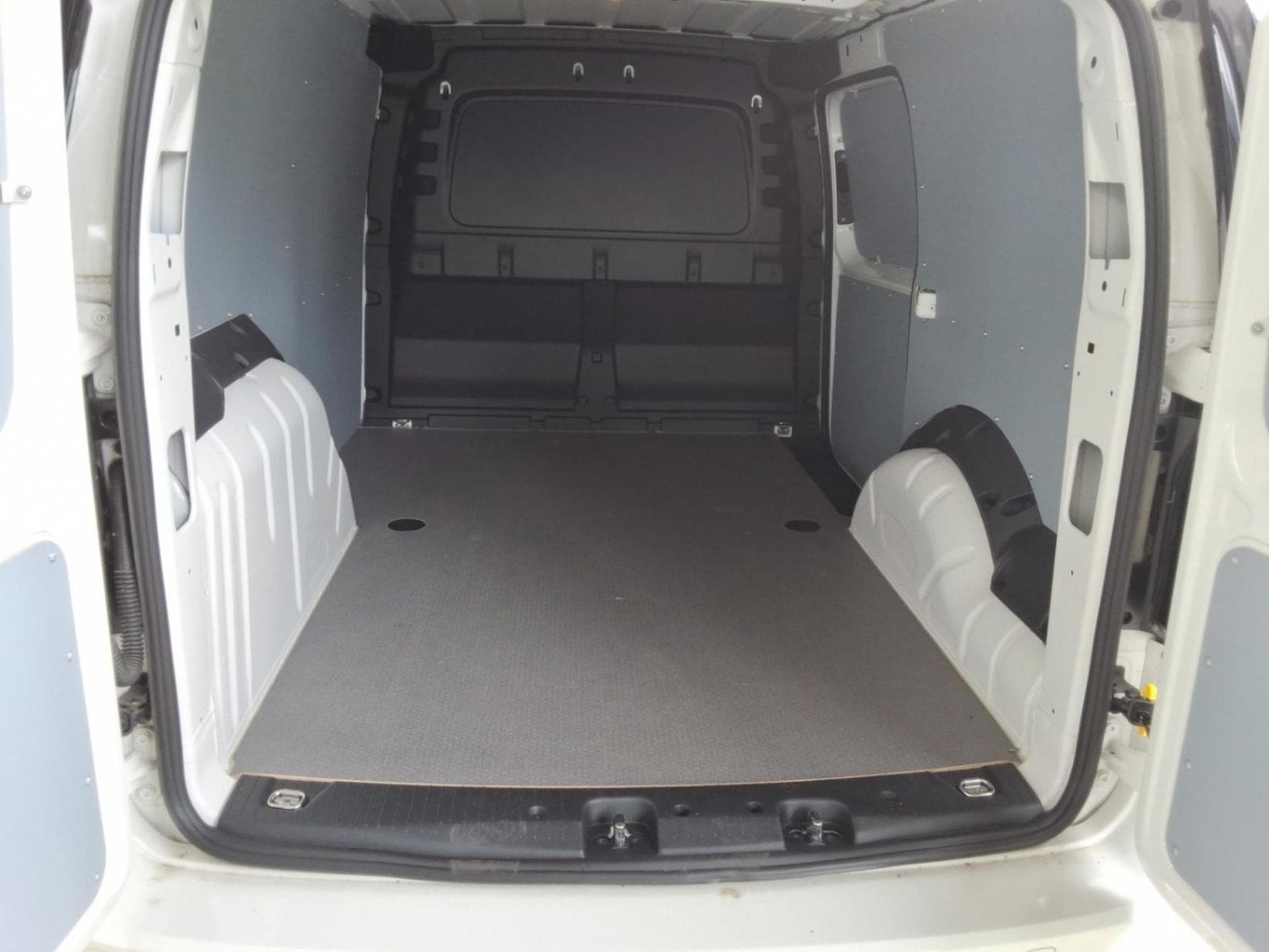 VW Caddy Cargo Maxi LWB (2025) - Photo 7