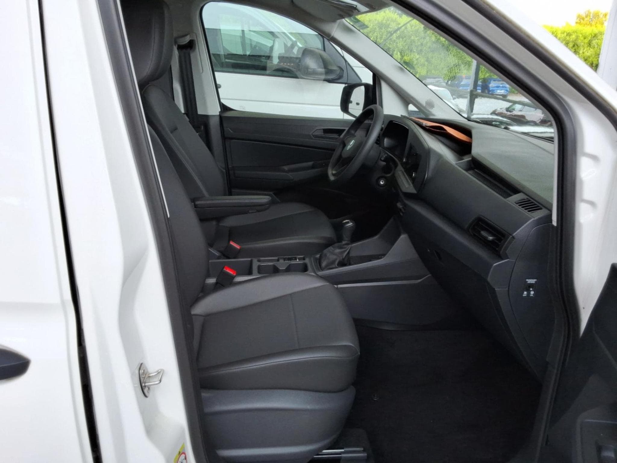 VW Caddy Cargo Maxi LWB (2025) - Photo 6