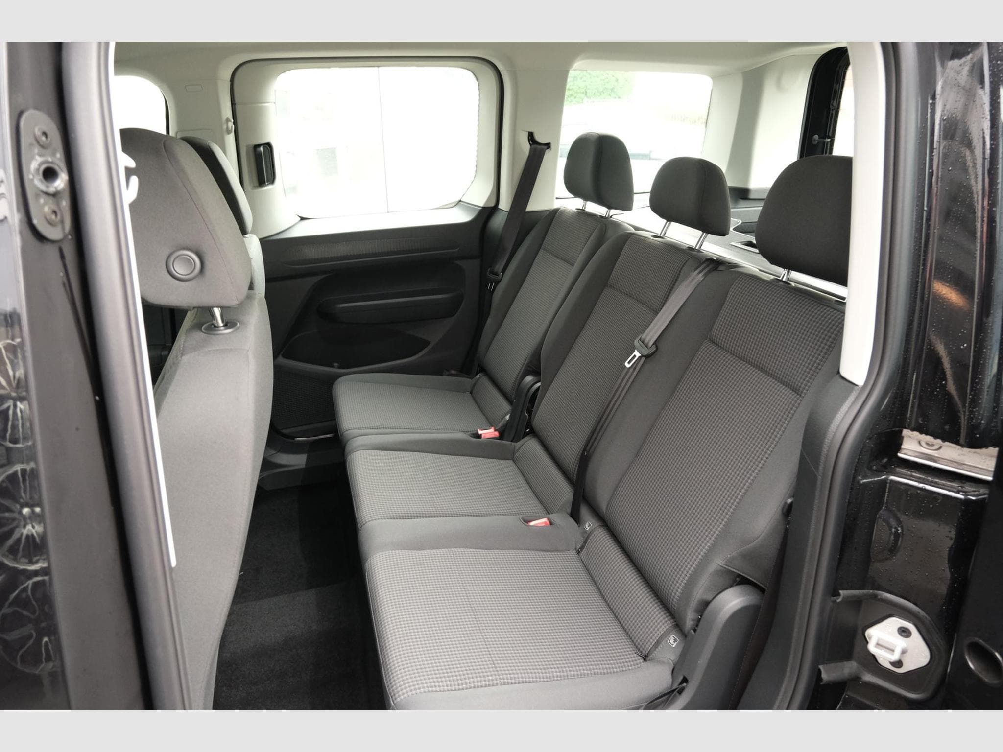 VW Caddy eHybrid Anhängerkupplung App-Connect (2026) - Foto 9