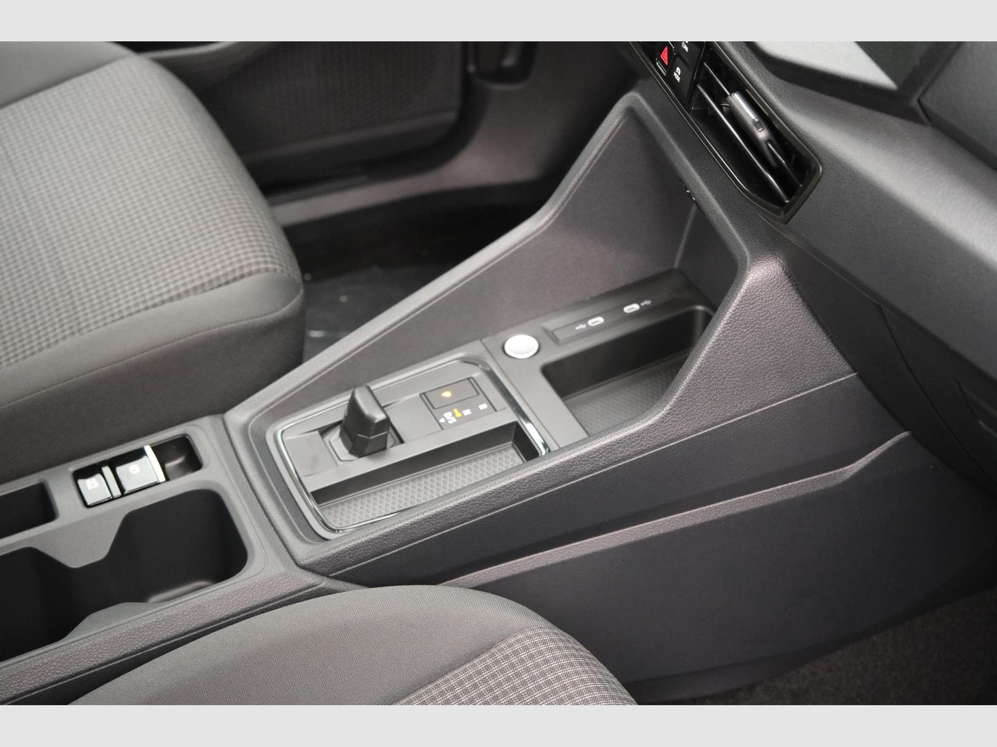 VW Caddy eHybrid Anhängerkupplung App-Connect (2026) - Foto 24