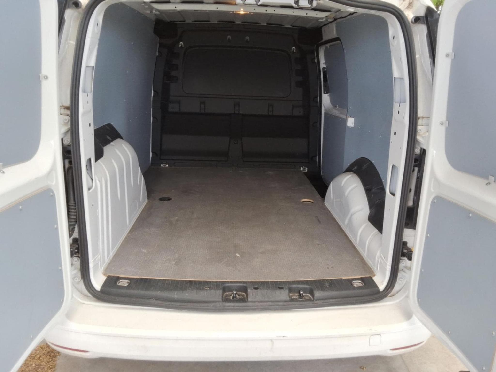 VW Caddy Cargo Maxi LWB (2025) - Photo 20