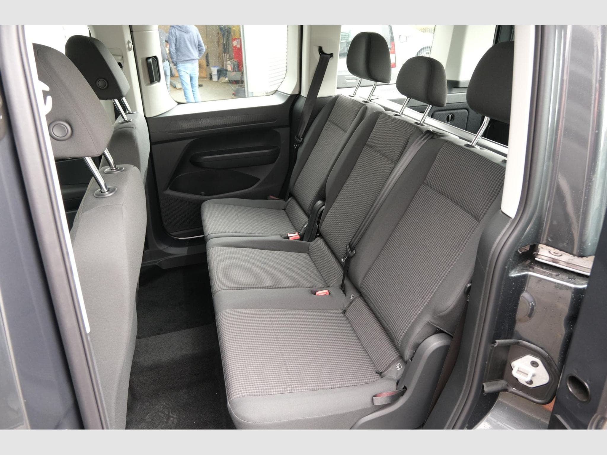 VW Caddy eHybrid Anhängerkupplung App-Connect (2026) - Foto 7