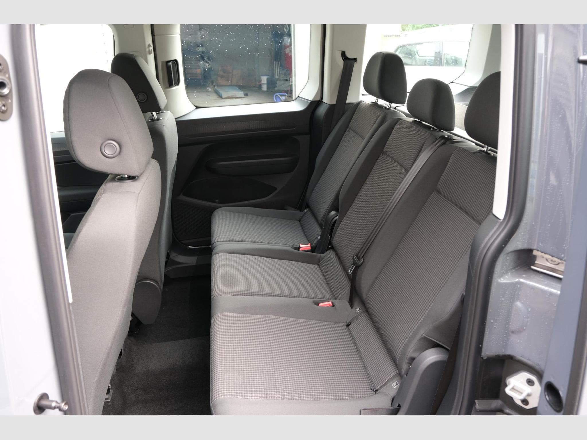VW Caddy eHybrid Anhängerkupplung App-Connect (2026) - Foto 9