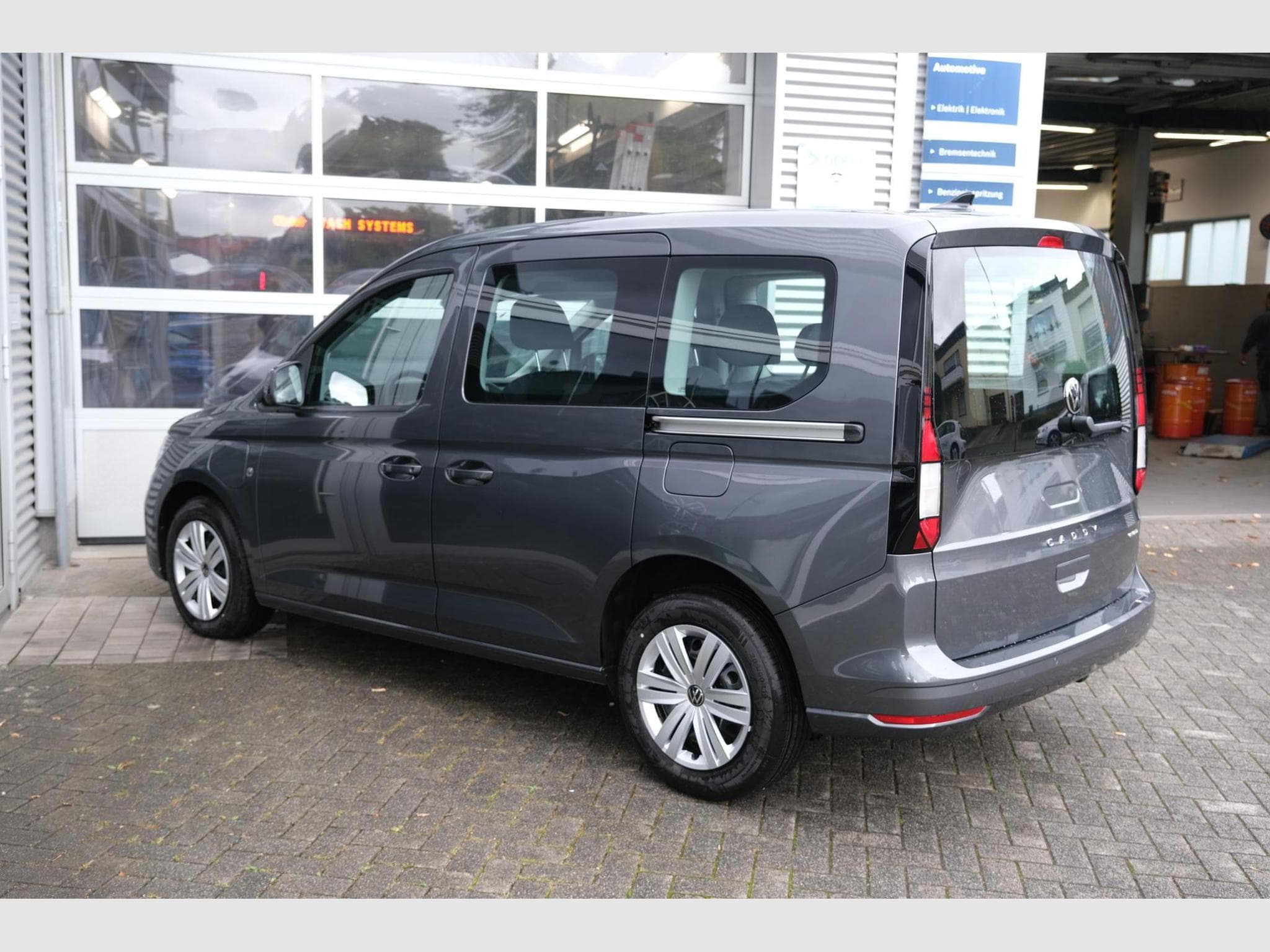 VW Caddy eHybrid Anhängerkupplung App-Connect (2026) - Foto 18