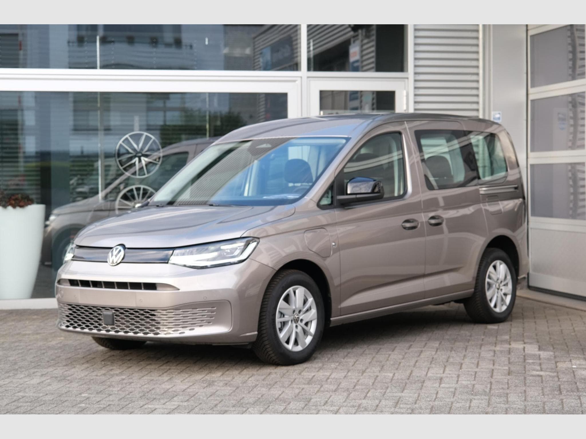 VW Caddy eHybrid Life Anhängerkupplung (2026) - Foto 1