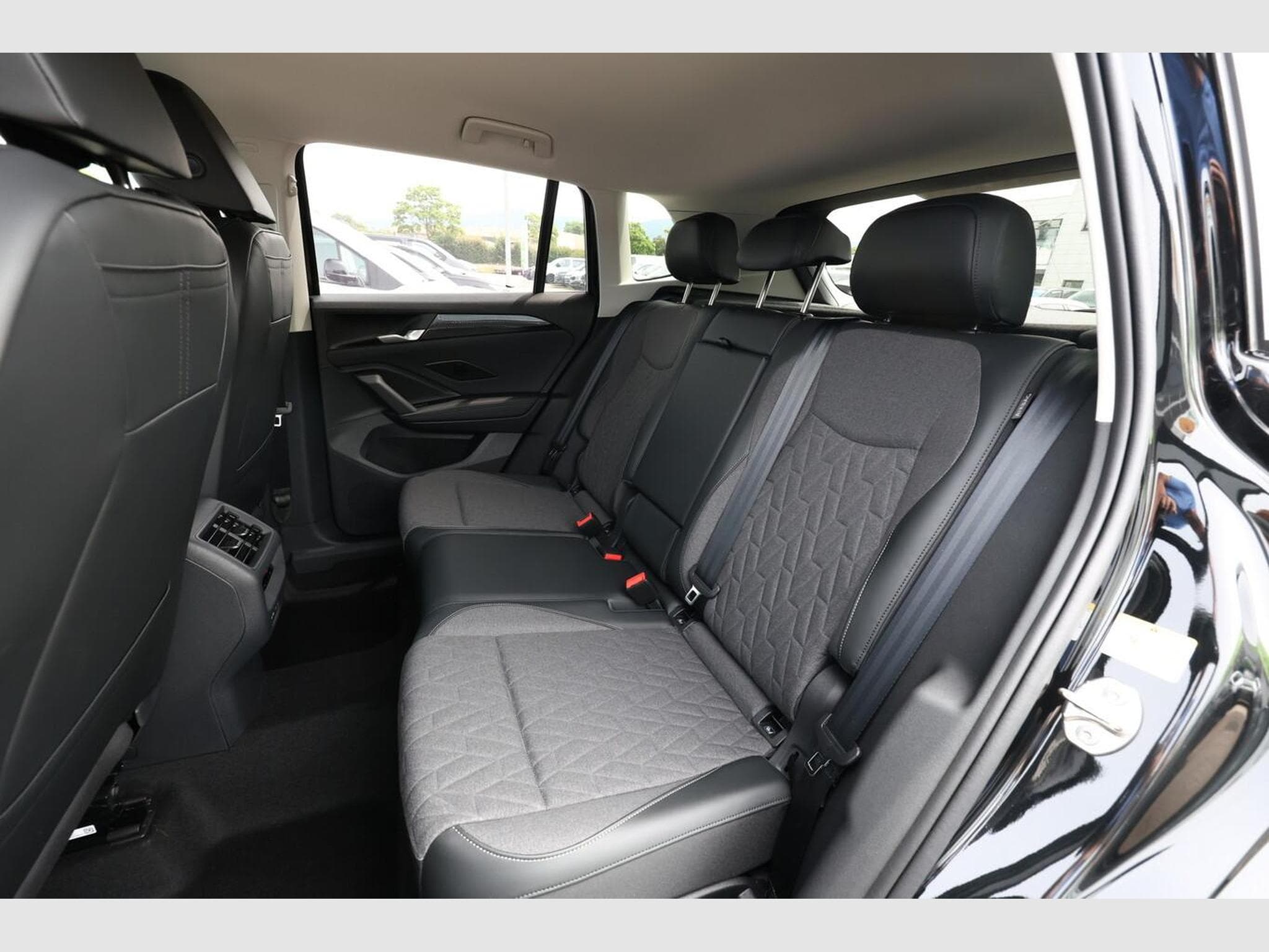 VW Tiguan DSG LED+ Nav (2026) - Foto 10