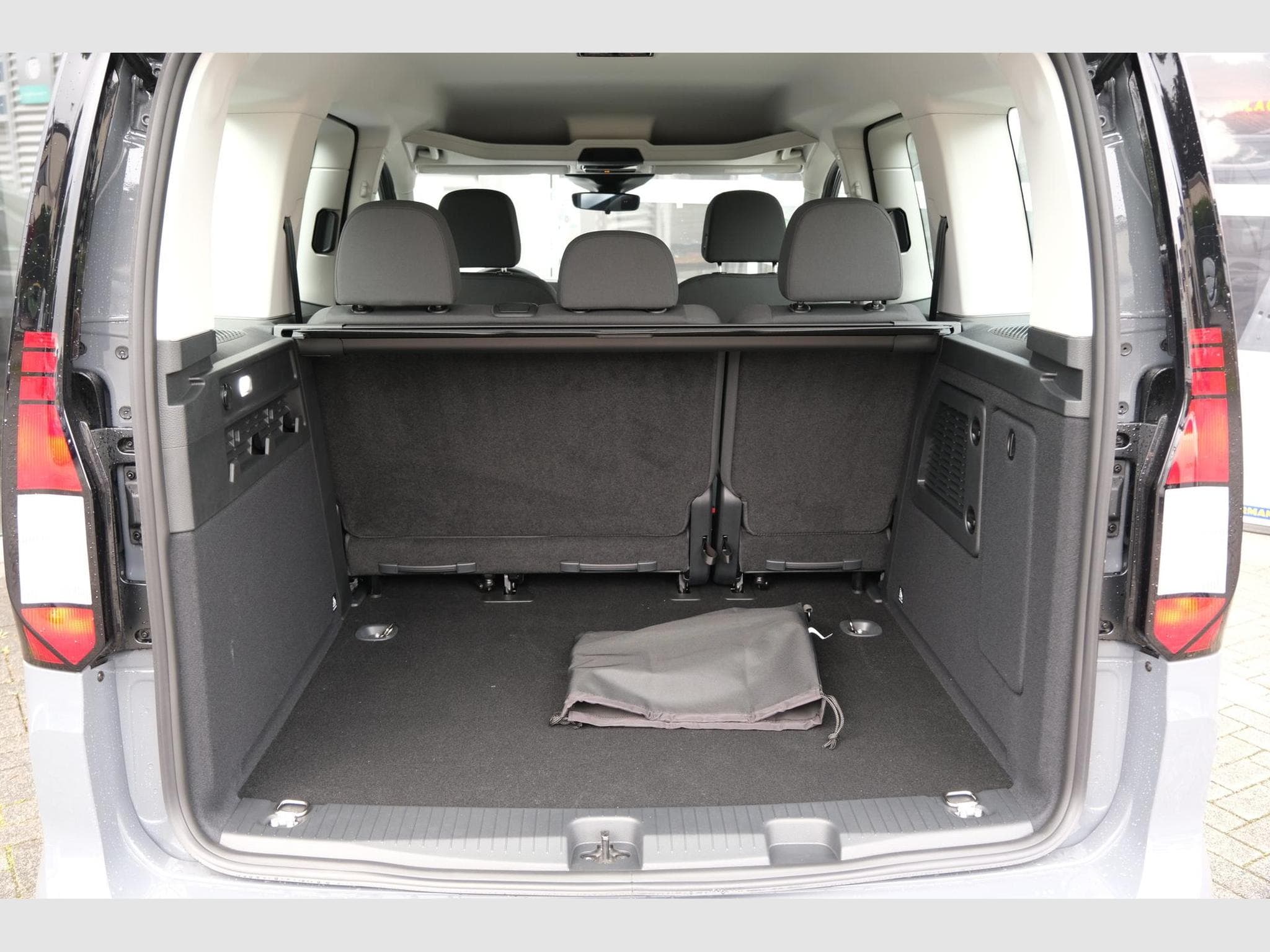 VW Caddy eHybrid Anhängerkupplung App-Connect (2026) - Foto 8