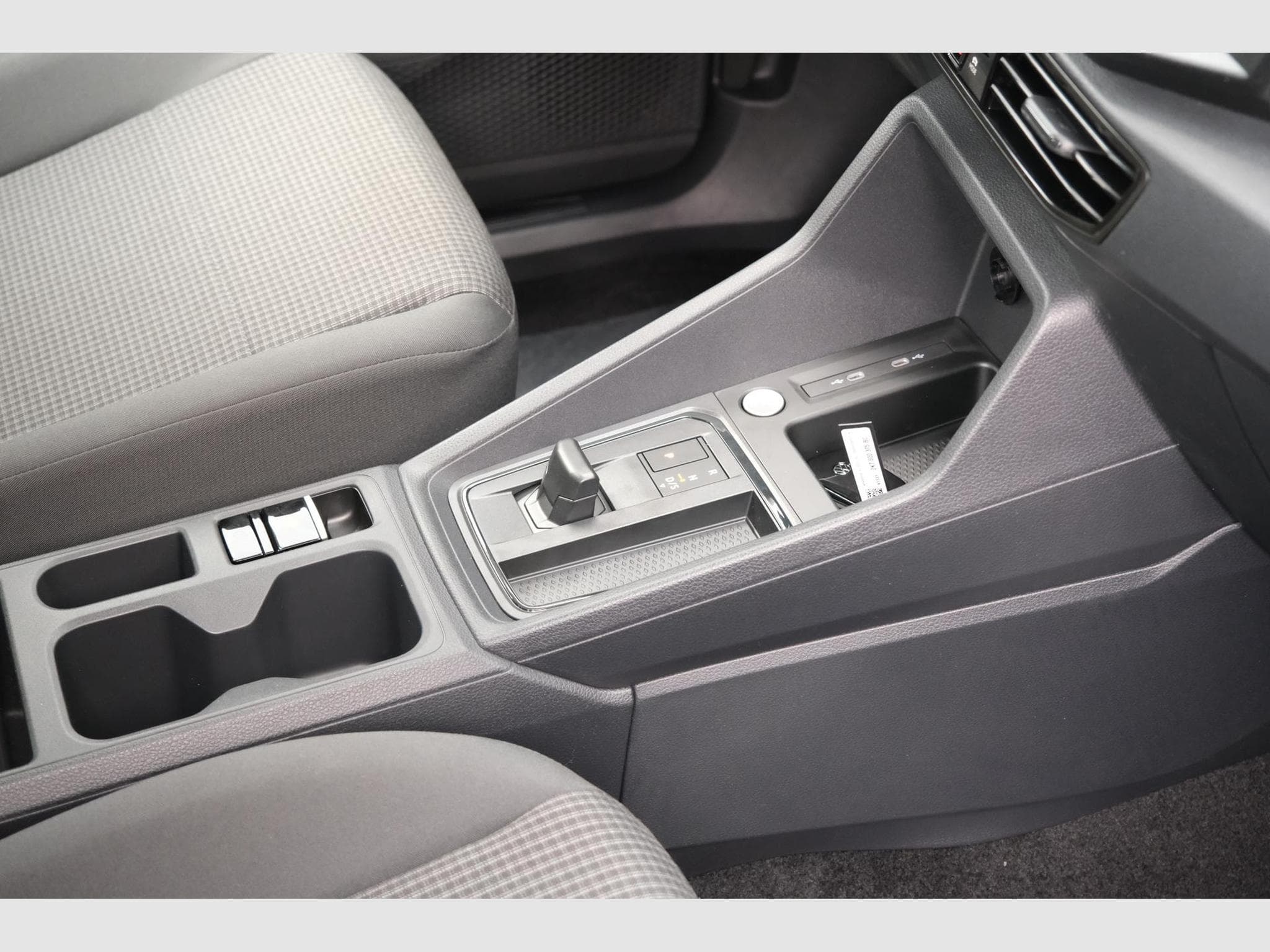 VW Caddy eHybrid Anhängerkupplung App-Connect (2026) - Foto 23