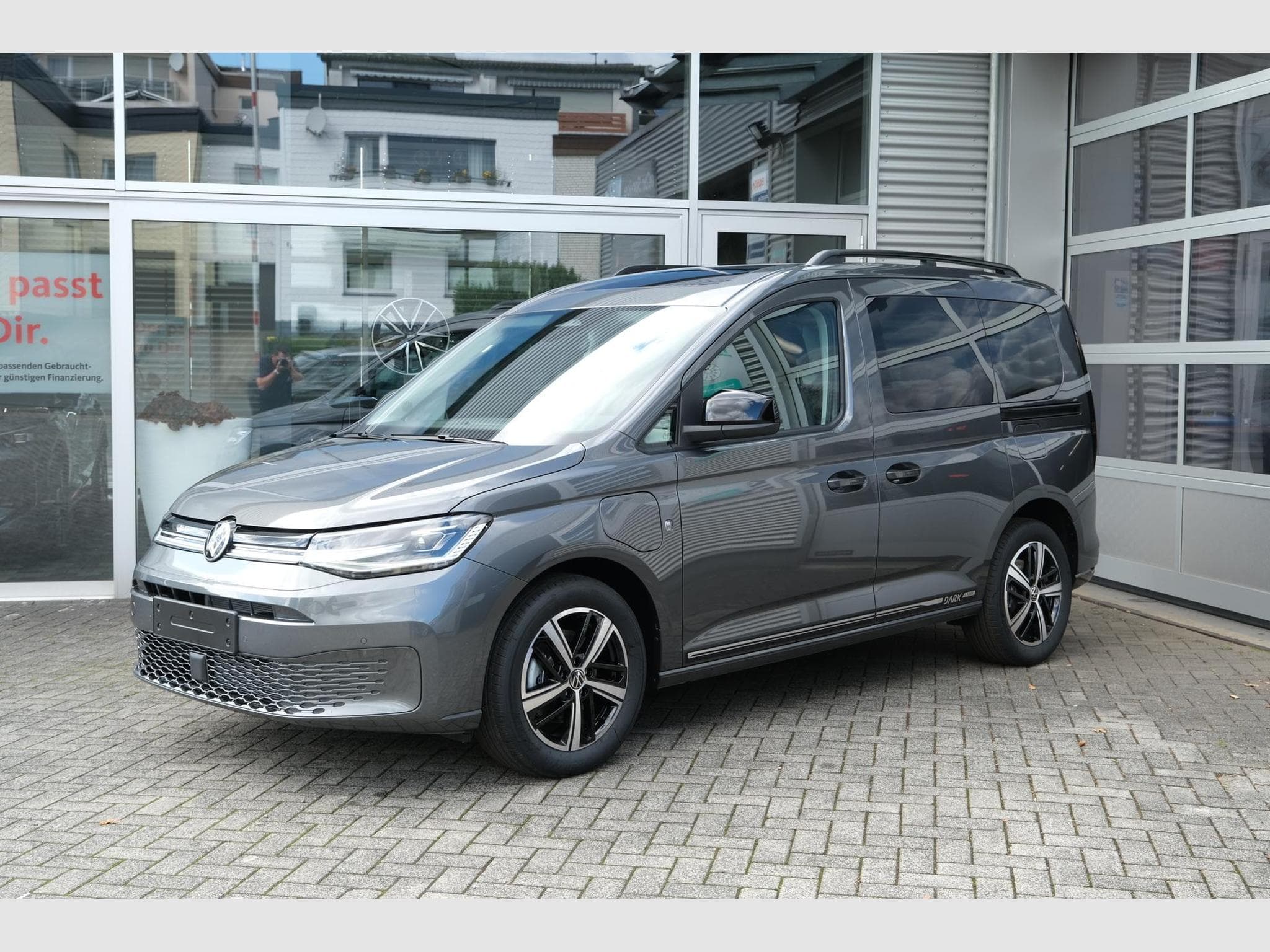 VW Caddy eHybrid Dark Label (2026) - Photo 1