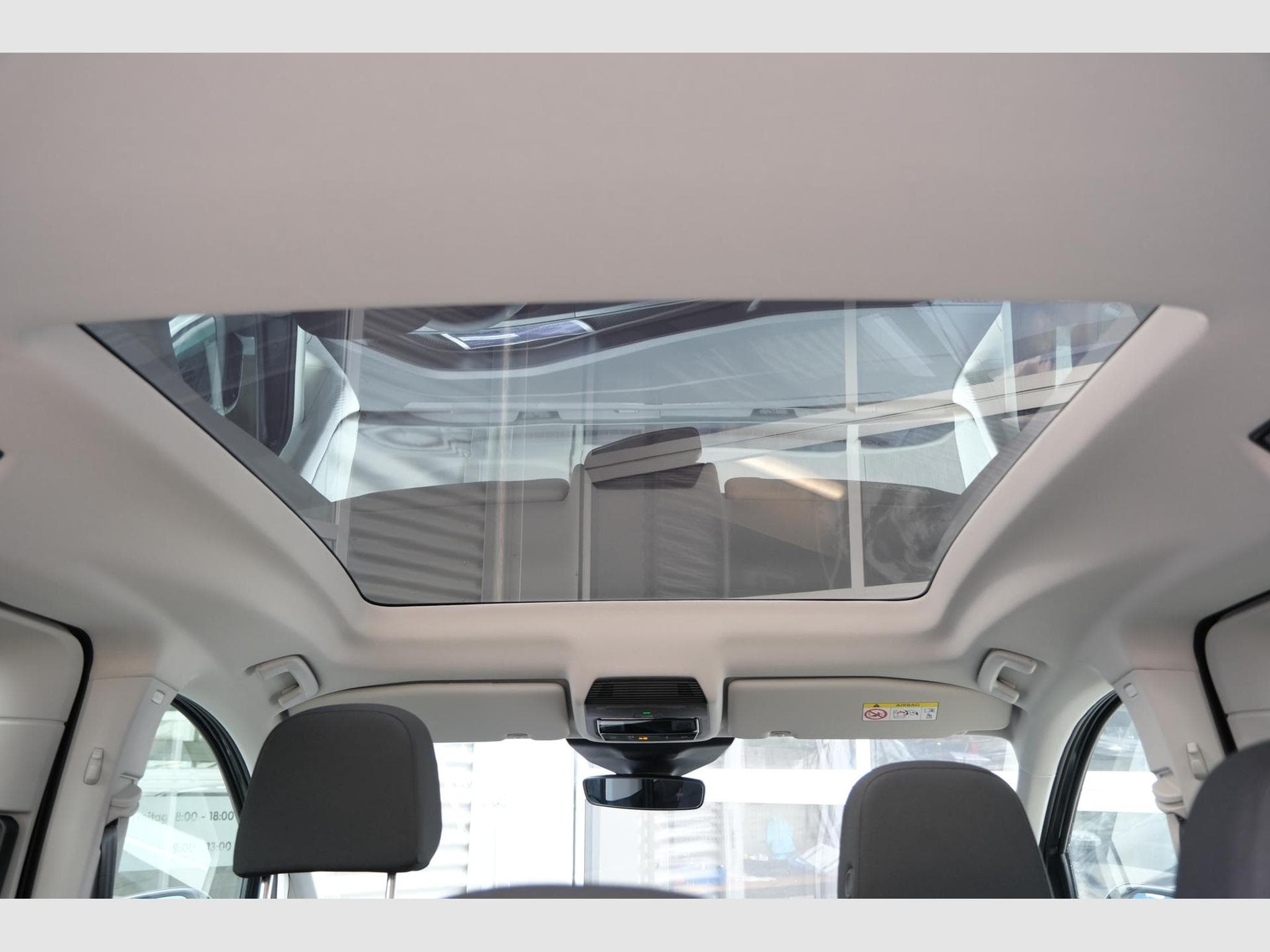 VW Caddy eHybrid Dark Label (2026) - Photo 7