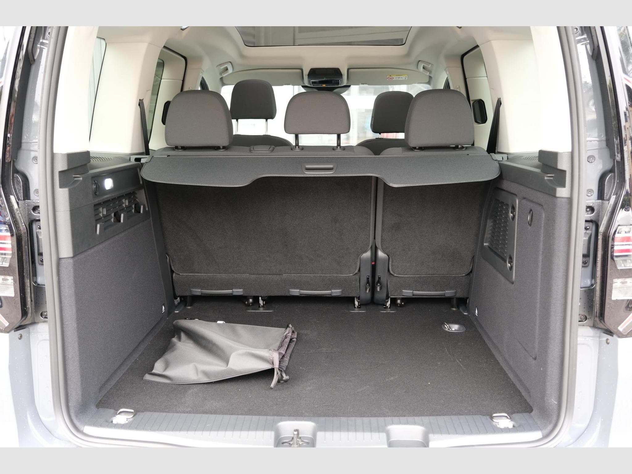 VW Caddy eHybrid Dark Label (2026) - Foto 8