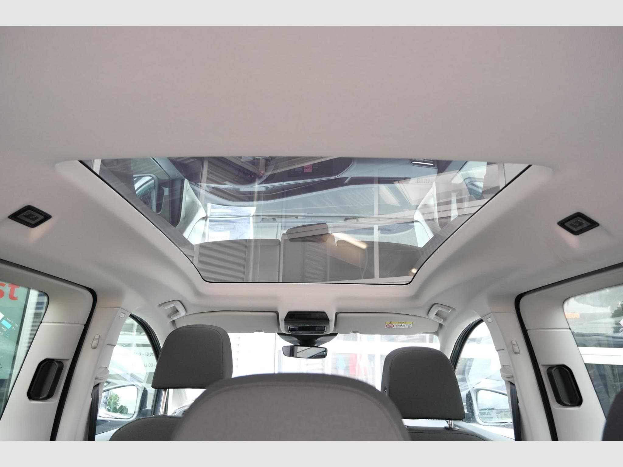 VW Caddy eHybrid Dark Label (2026) - Foto 10
