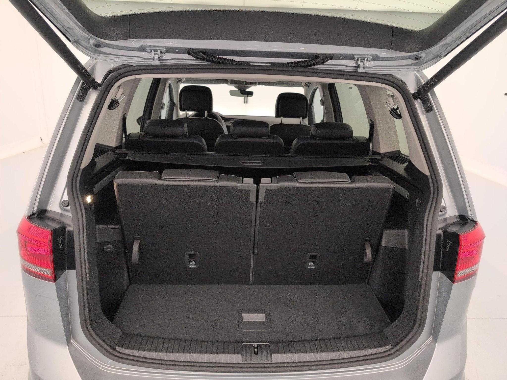 VW Touran Life Plus 7pl (2025) - Photo 11