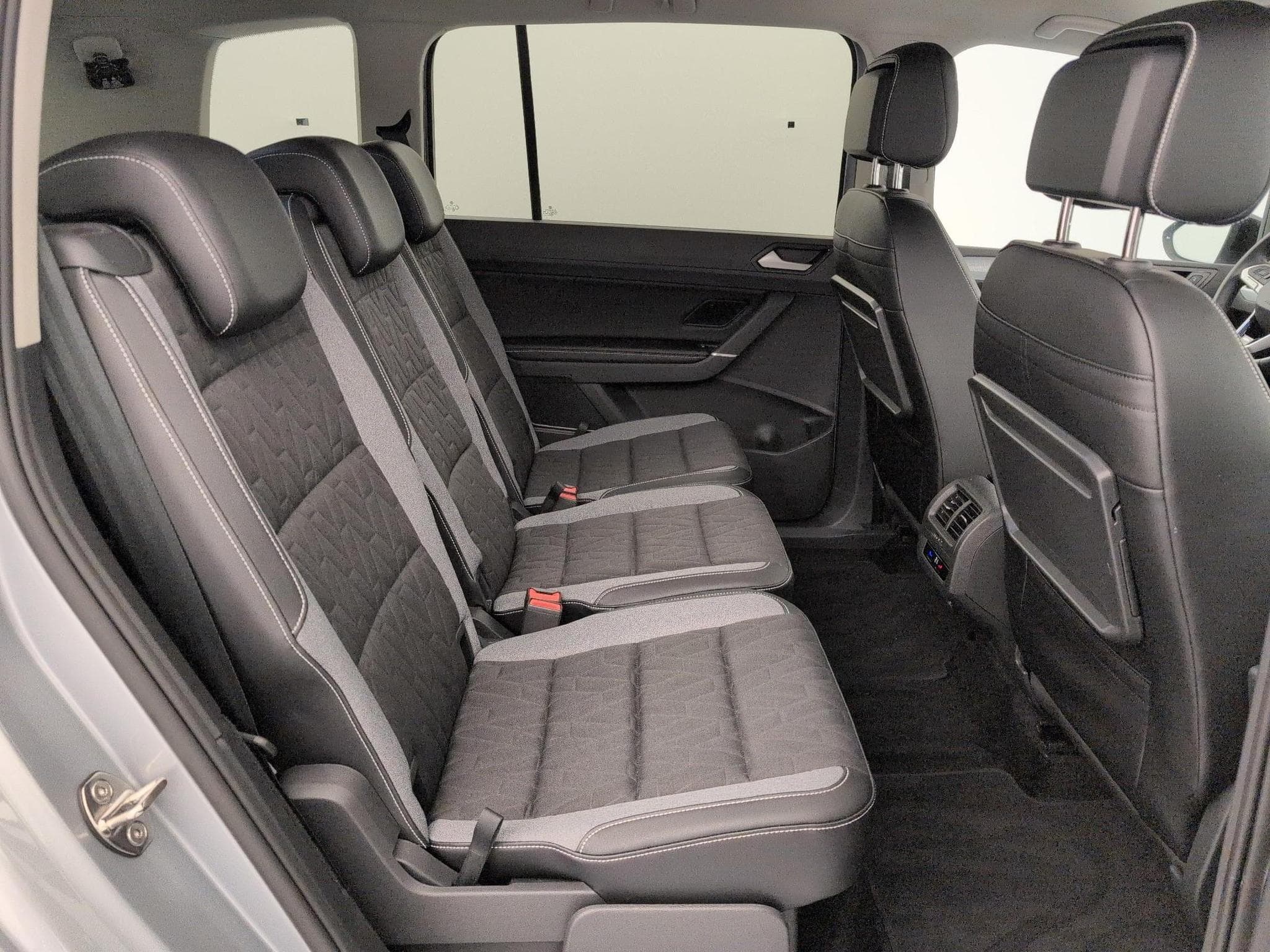 VW Touran Life Plus 7pl (2025) - Photo 10