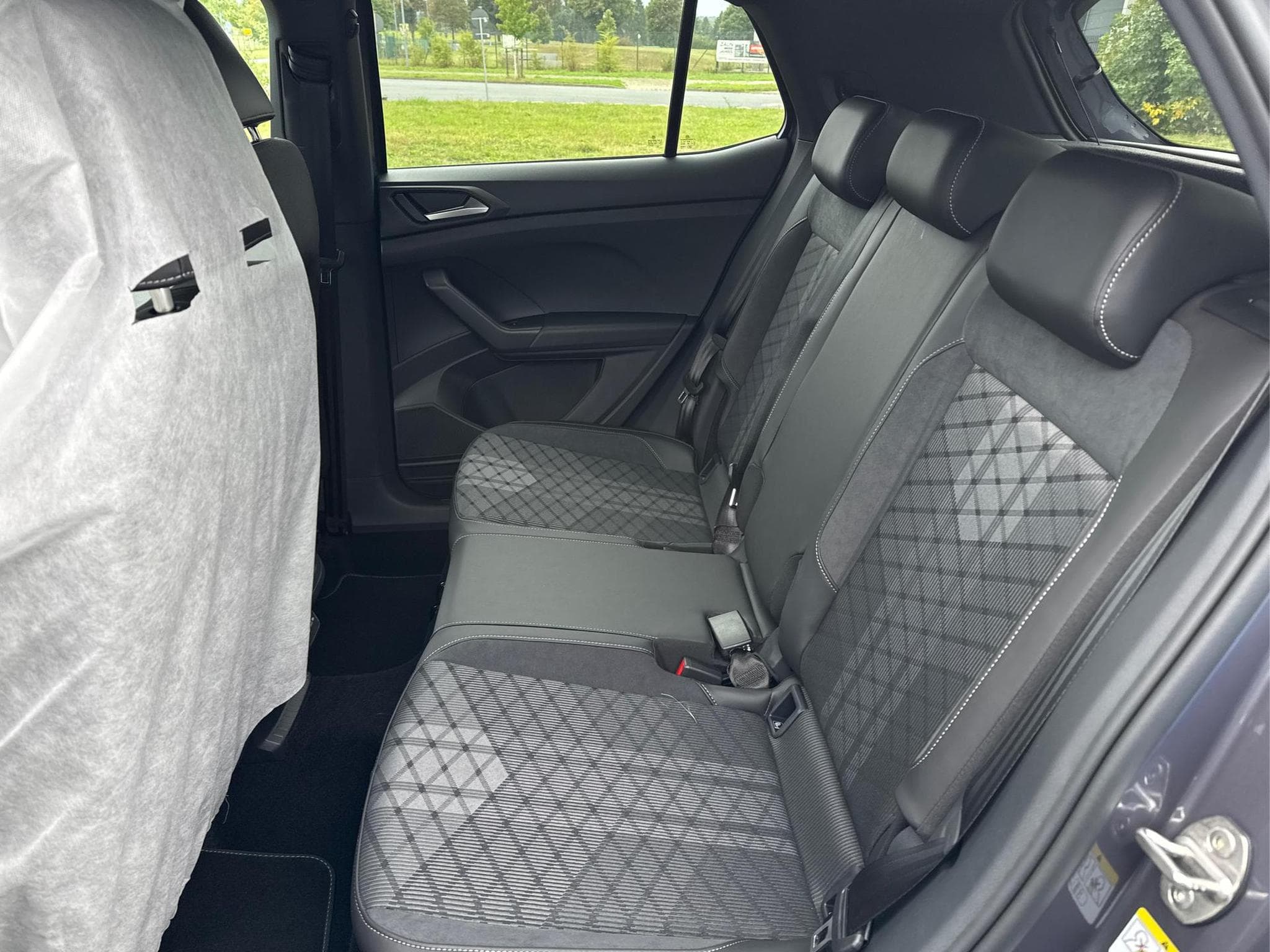VW T-Cross R-Line Limited (2026) - Photo 11