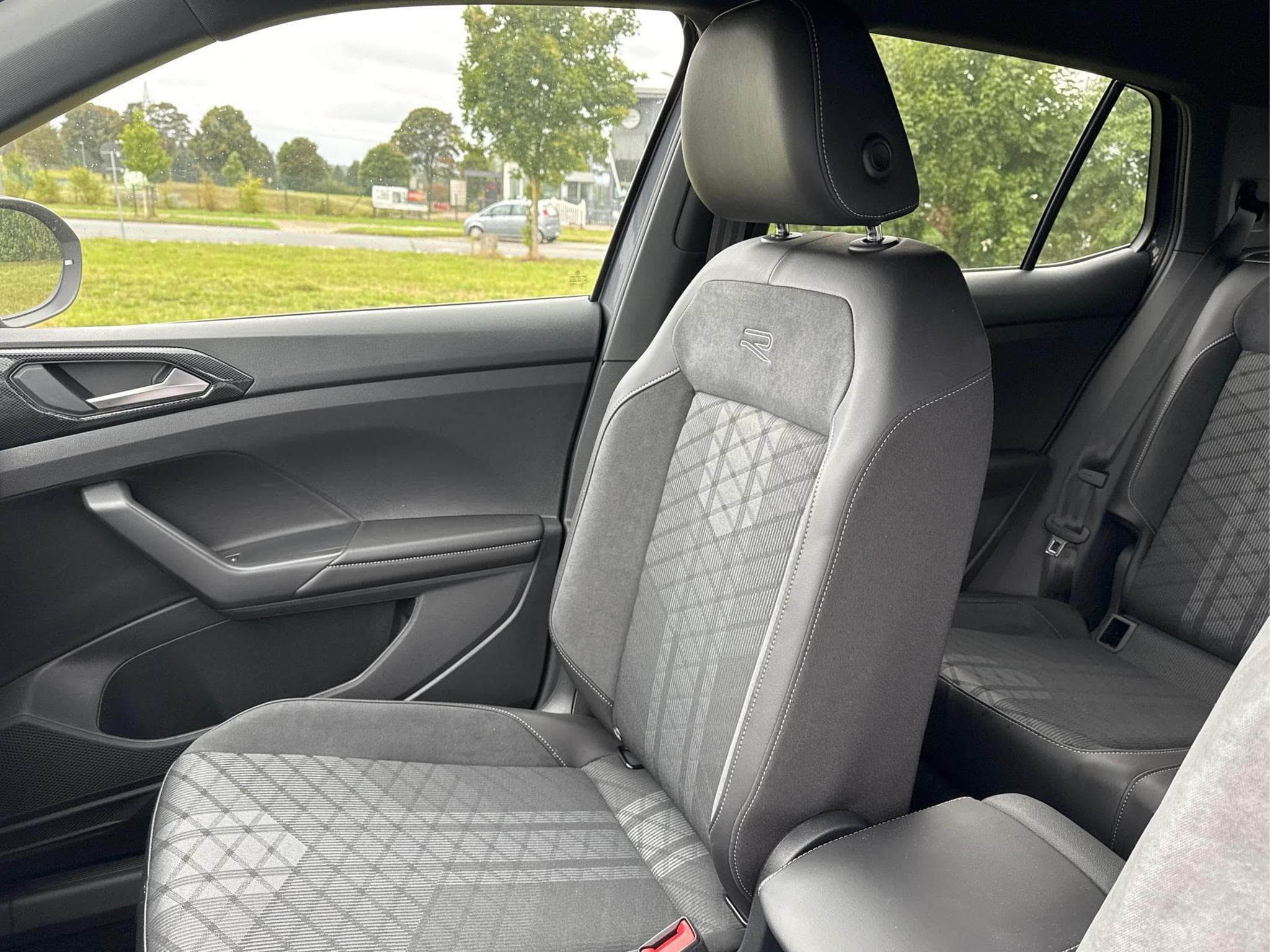 VW T-Cross R-Line Limited (2026) - Photo 14