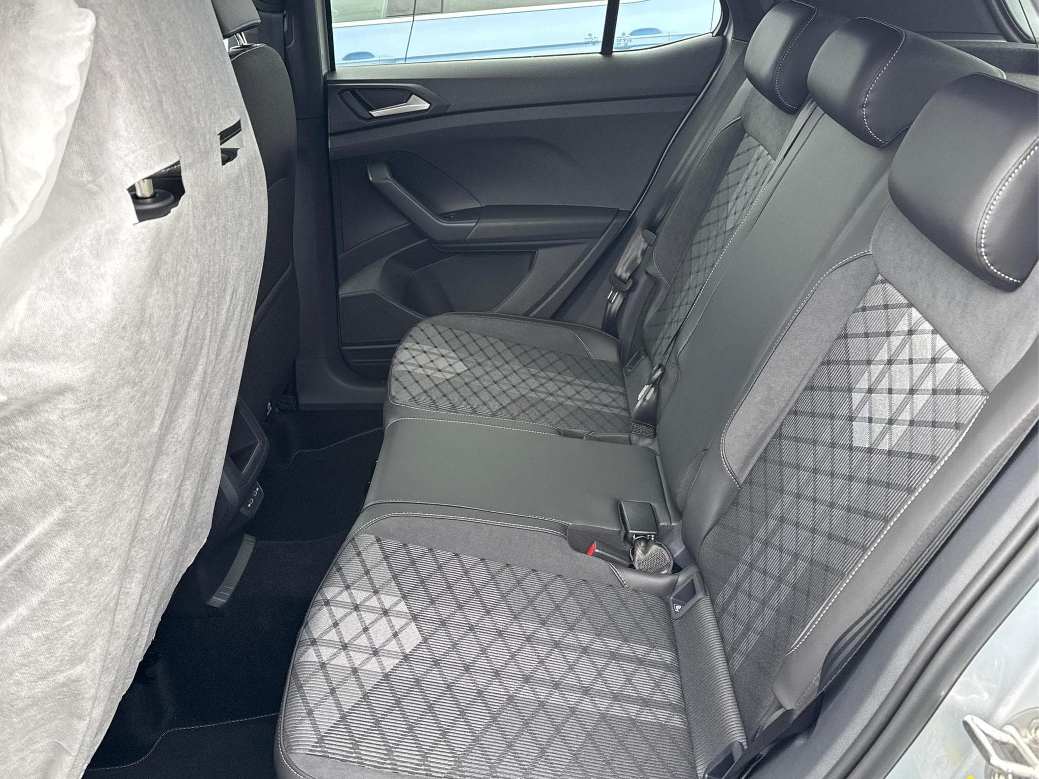 VW T-Cross R-Line Limited (2026) - Photo 15