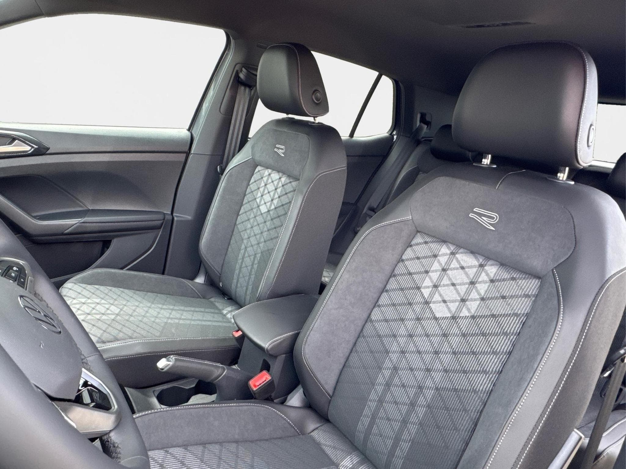 VW T-Cross R-Line Limited (2026) - Photo 17