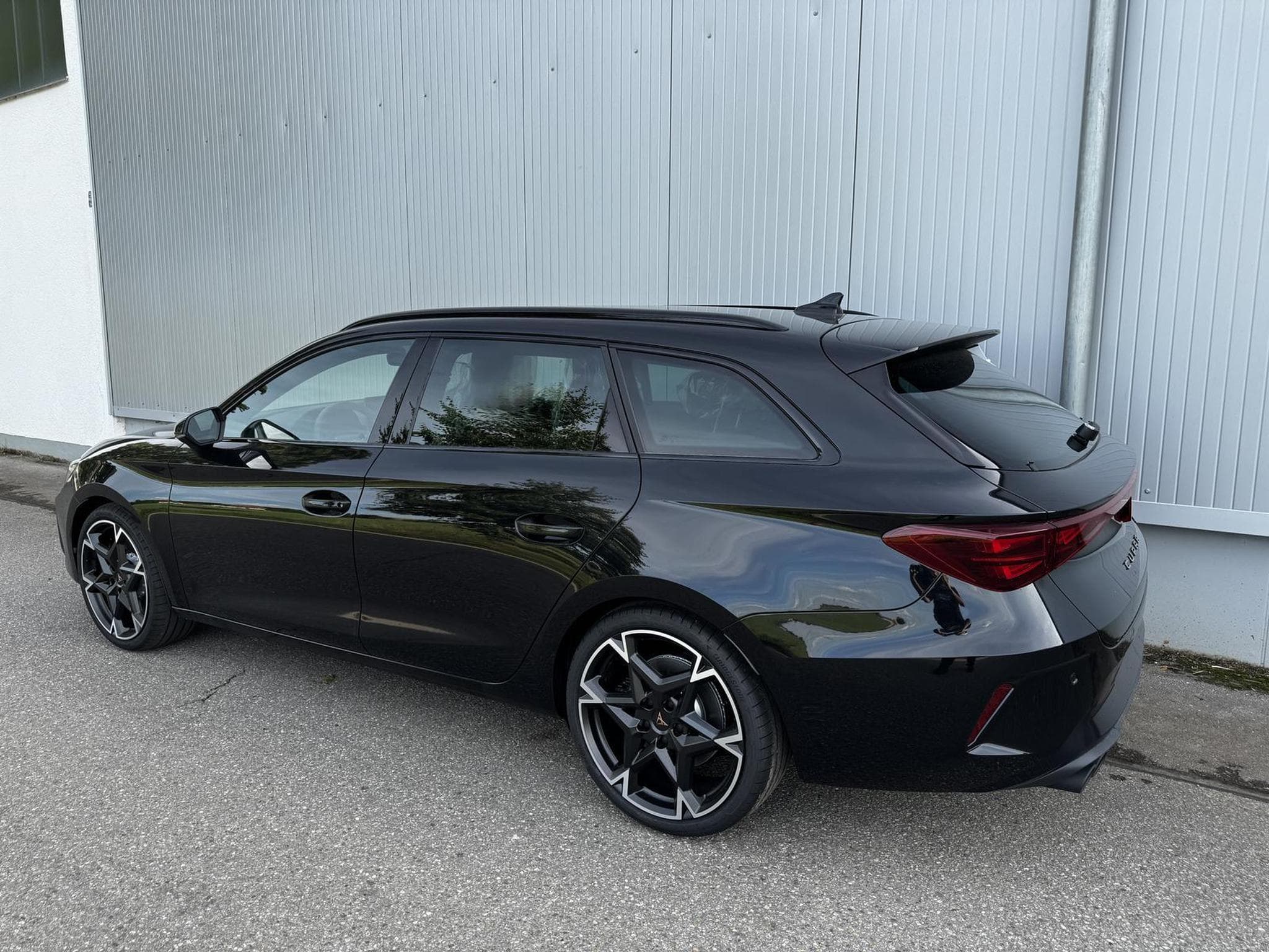 Cupra Leon 2.0 TSI 245 kW 4Drive VZ (2026) - Foto 2