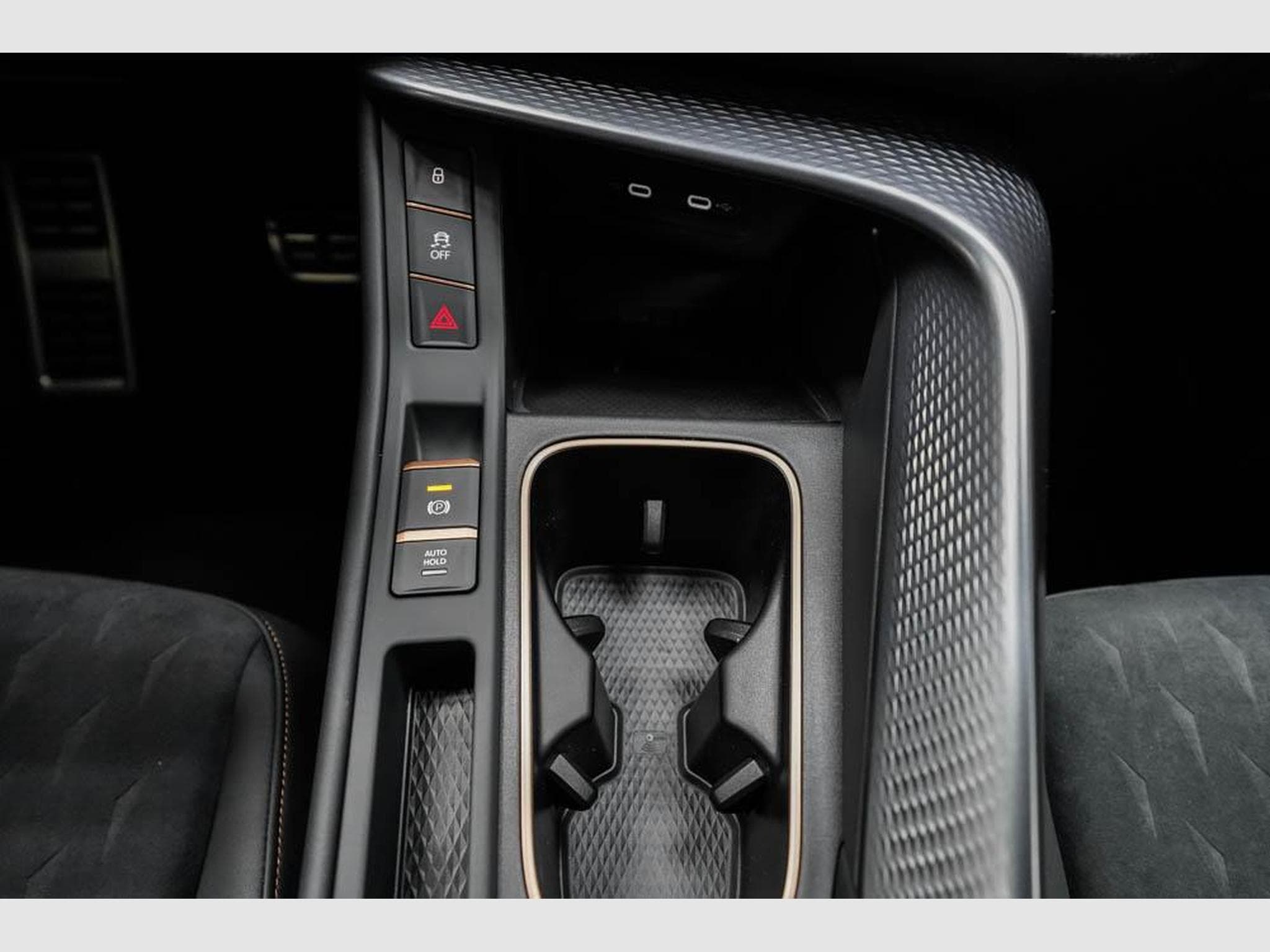 Cupra Terramar 1,5 eTSI DSG (2026) - Photo 13
