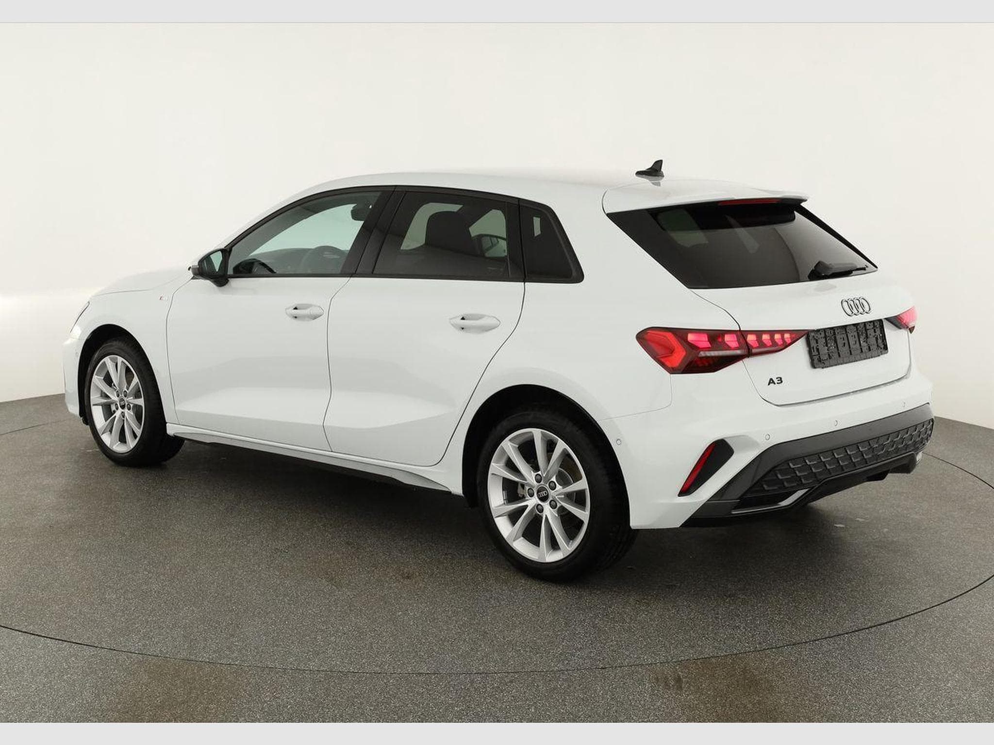 Audi A3 Sportback TFSI 110 kW S line (2026) - Photo 3