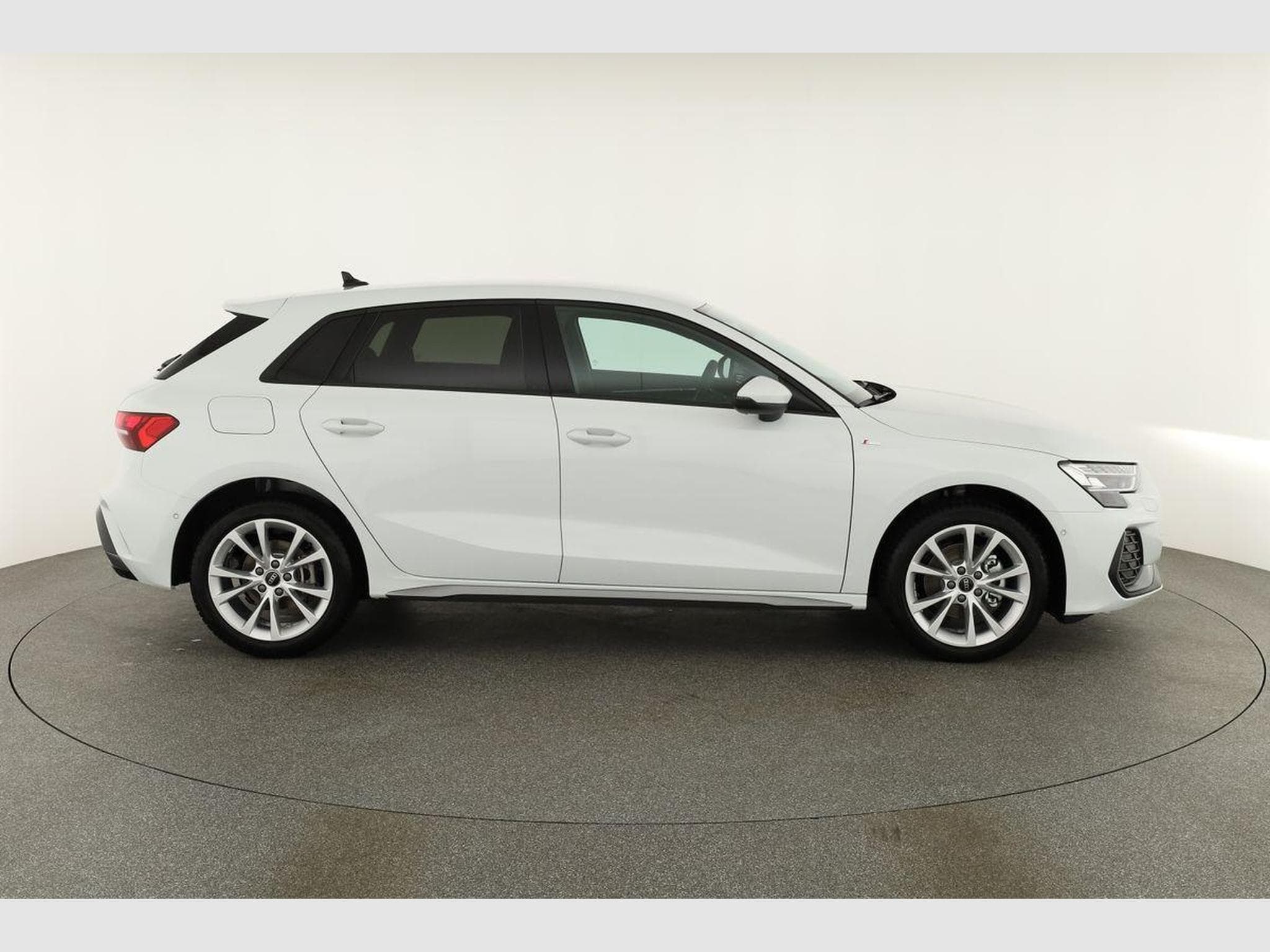 Audi A3 Sportback TFSI 110 kW S line (2026) - Photo 22