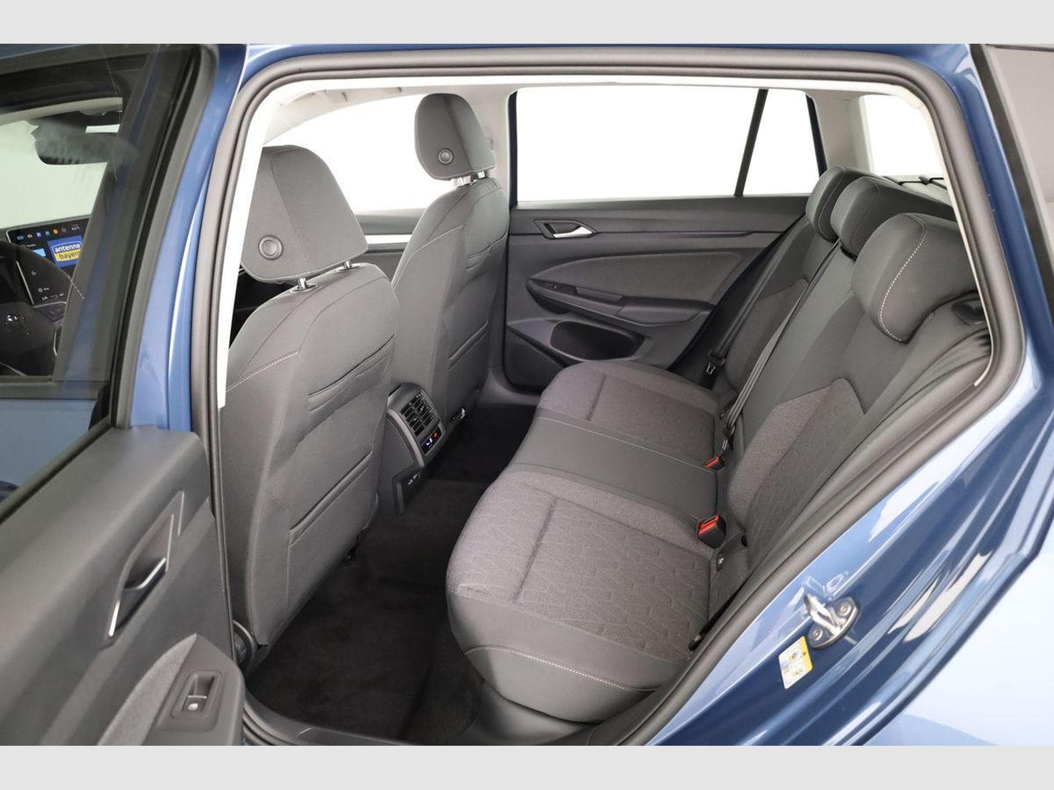 VW Golf Variant 1.5 eTSI 110 kW Life (2026) - Photo 10