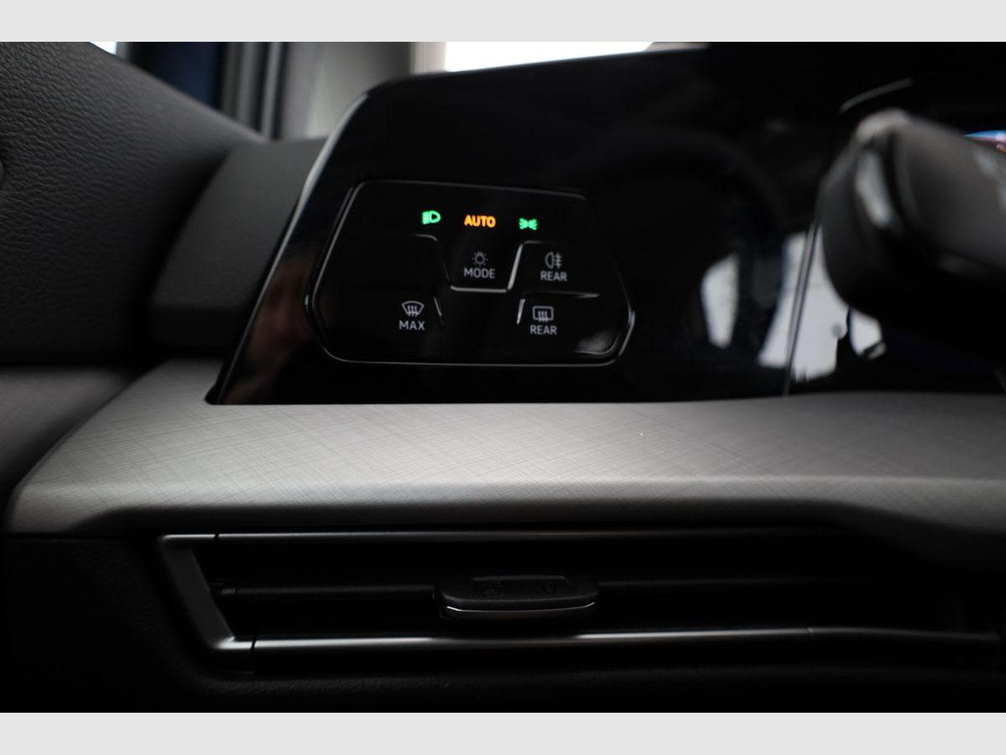 VW Golf Variant 1.5 eTSI 110 kW Life (2026) - Photo 8