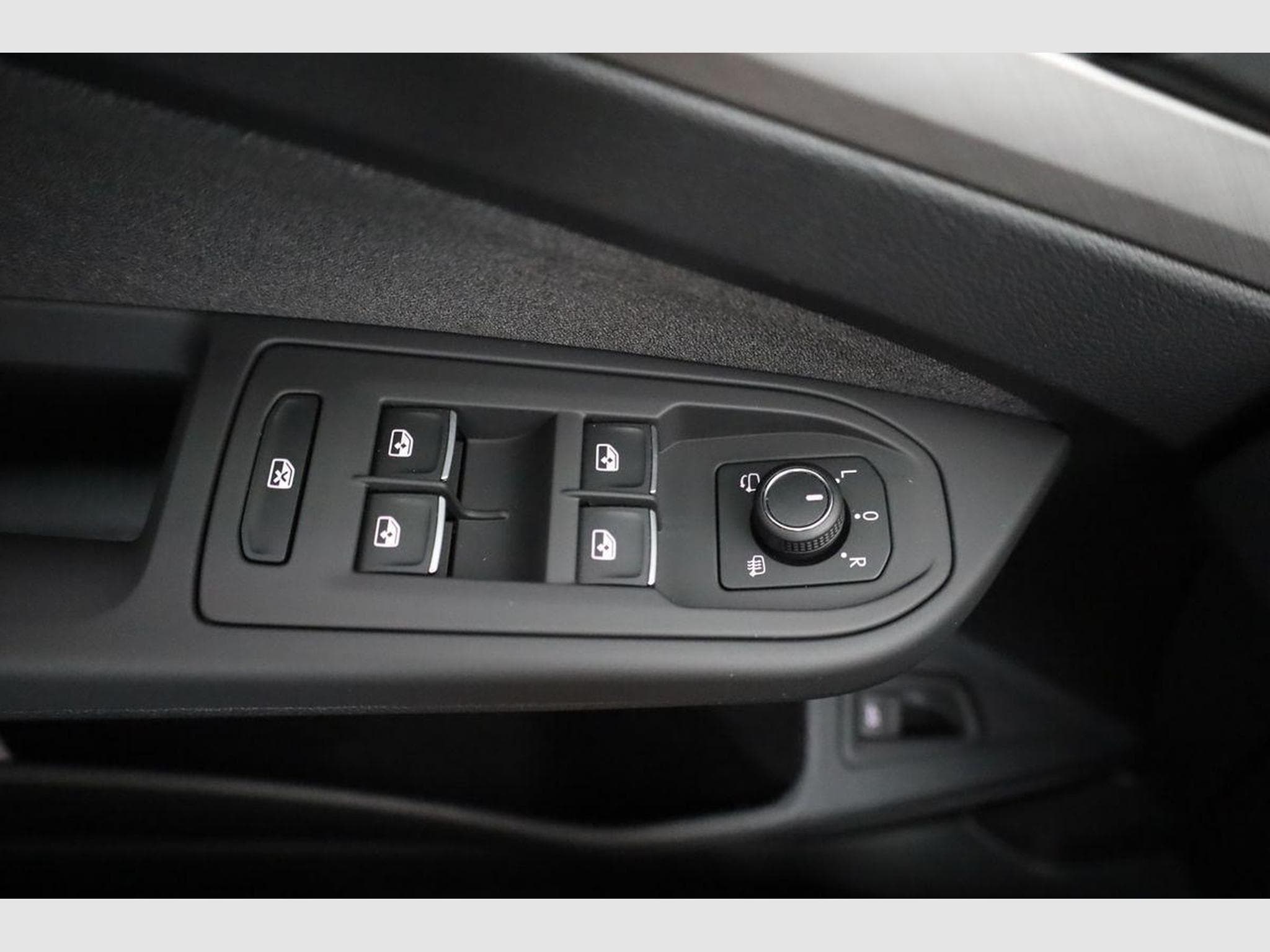 VW Golf Variant 1.5 eTSI 110 kW Life (2026) - Photo 7