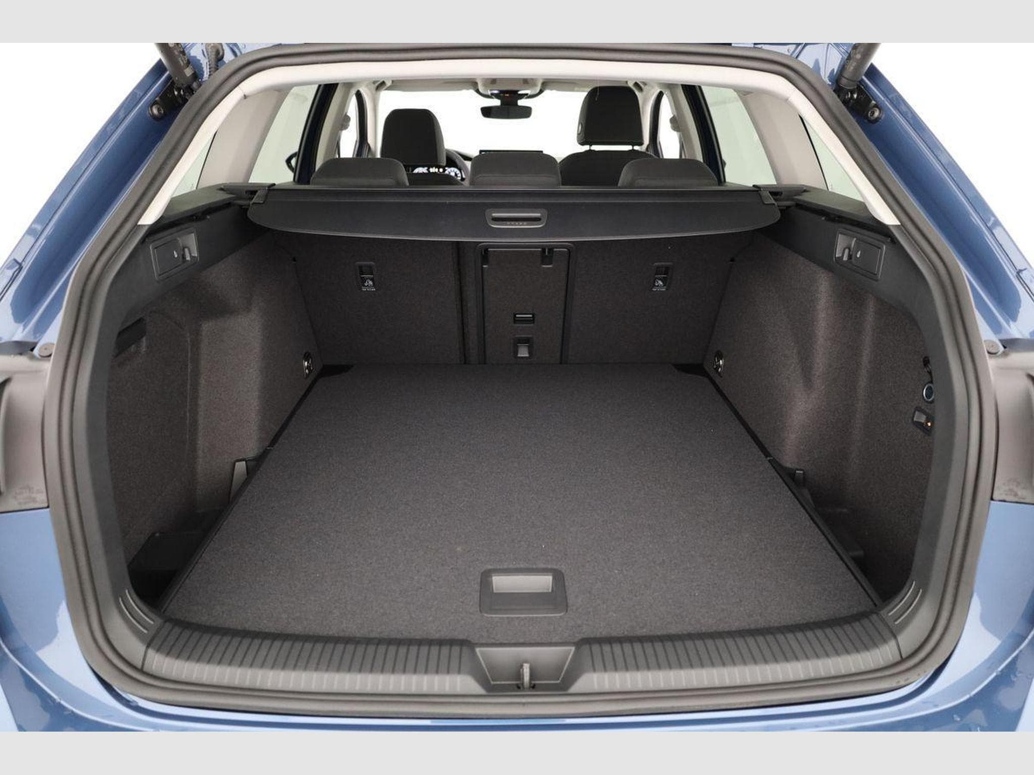 VW Golf Variant 1.5 eTSI 110 kW Life (2026) - Photo 11