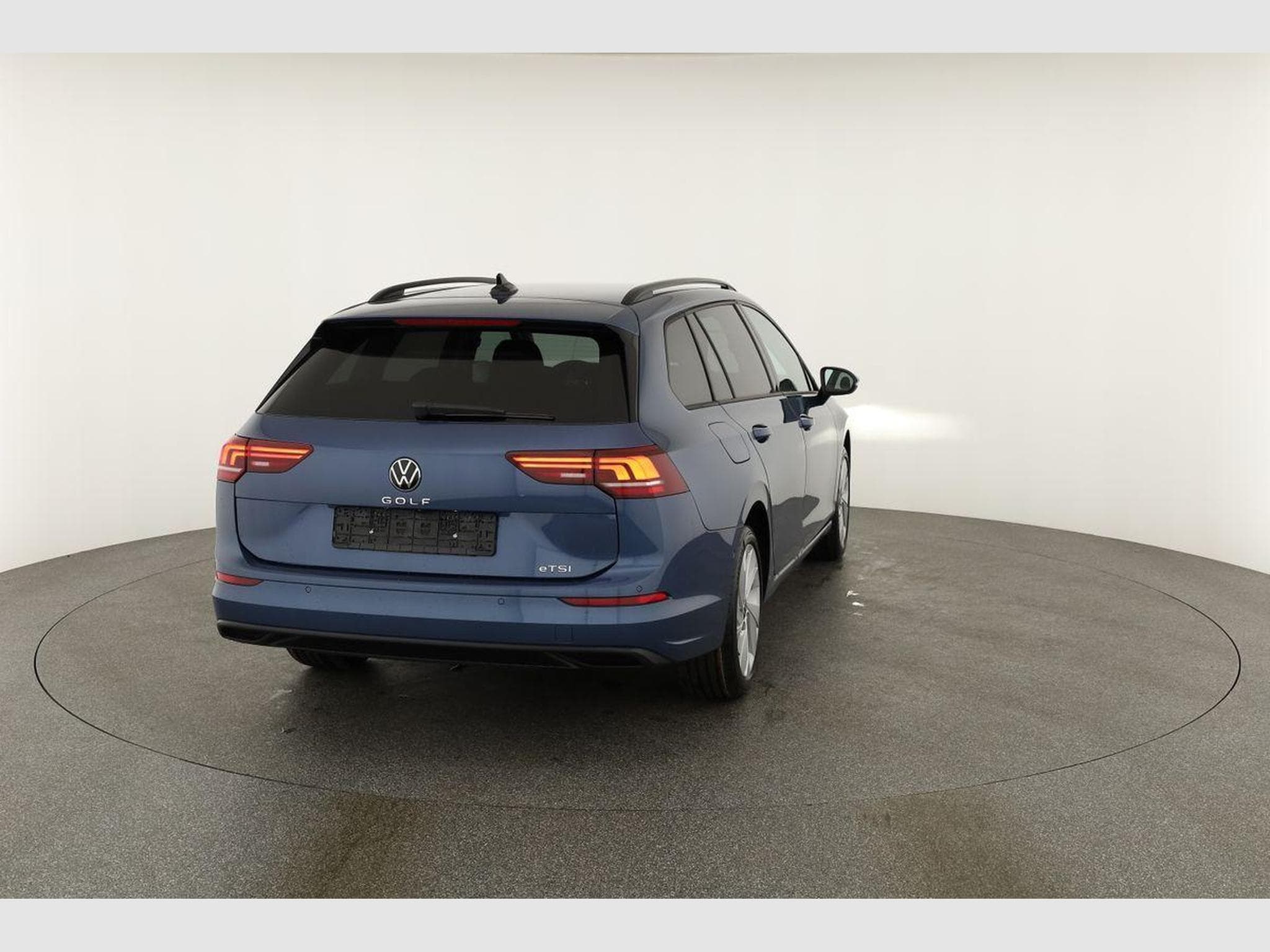 VW Golf Variant 1.5 eTSI 110 kW Life (2026) - Photo 17