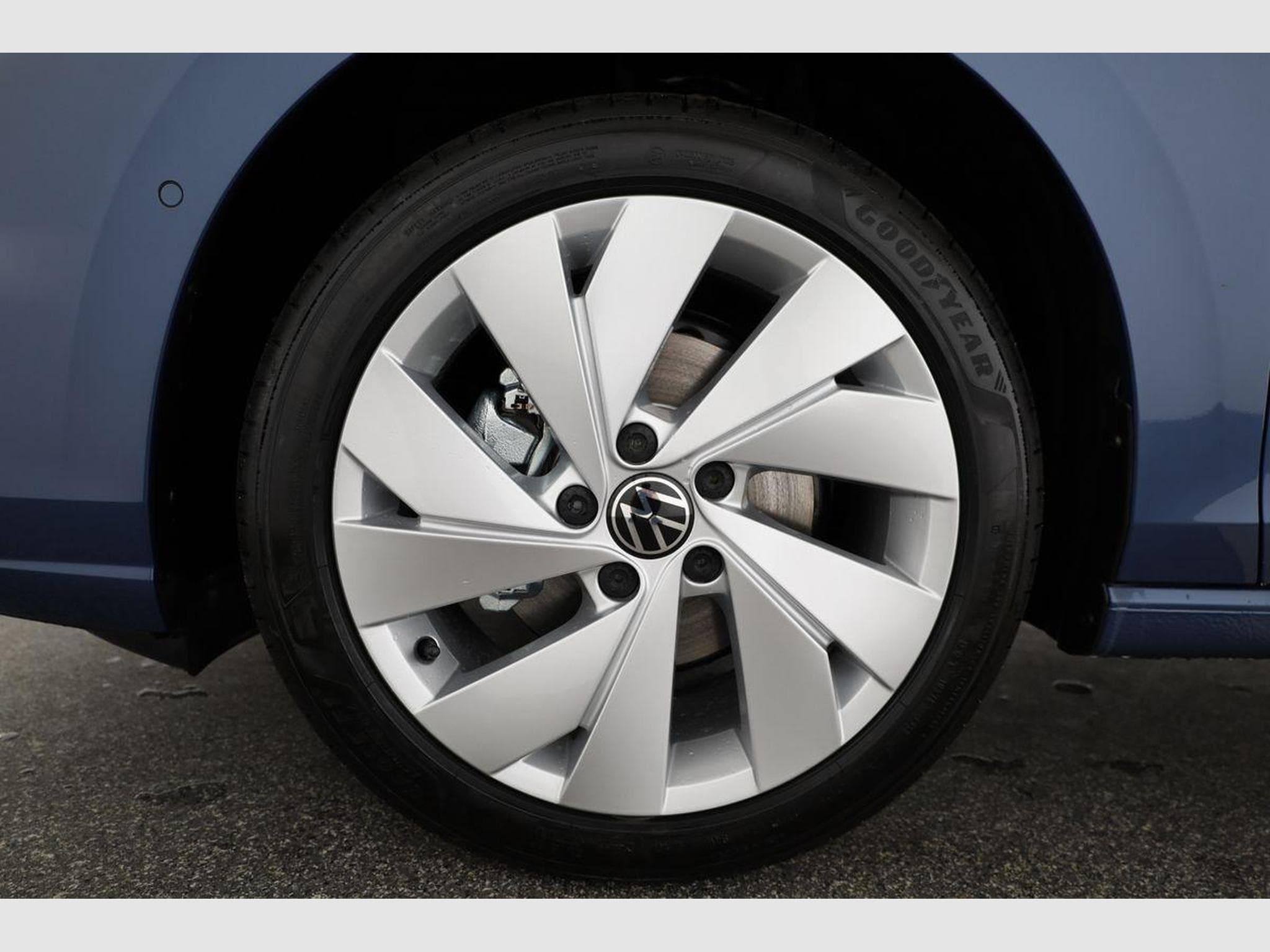 VW Golf Variant 1.5 eTSI 110 kW Life (2026) - Photo 15