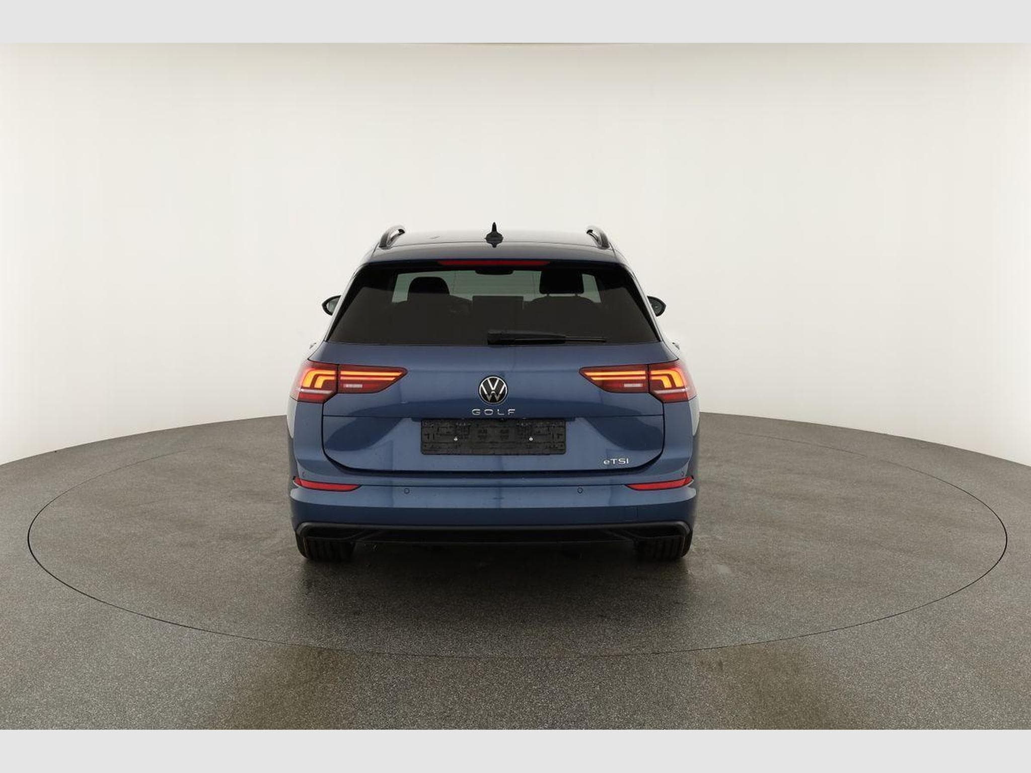 VW Golf Variant 1.5 eTSI 110 kW Life (2026) - Photo 16