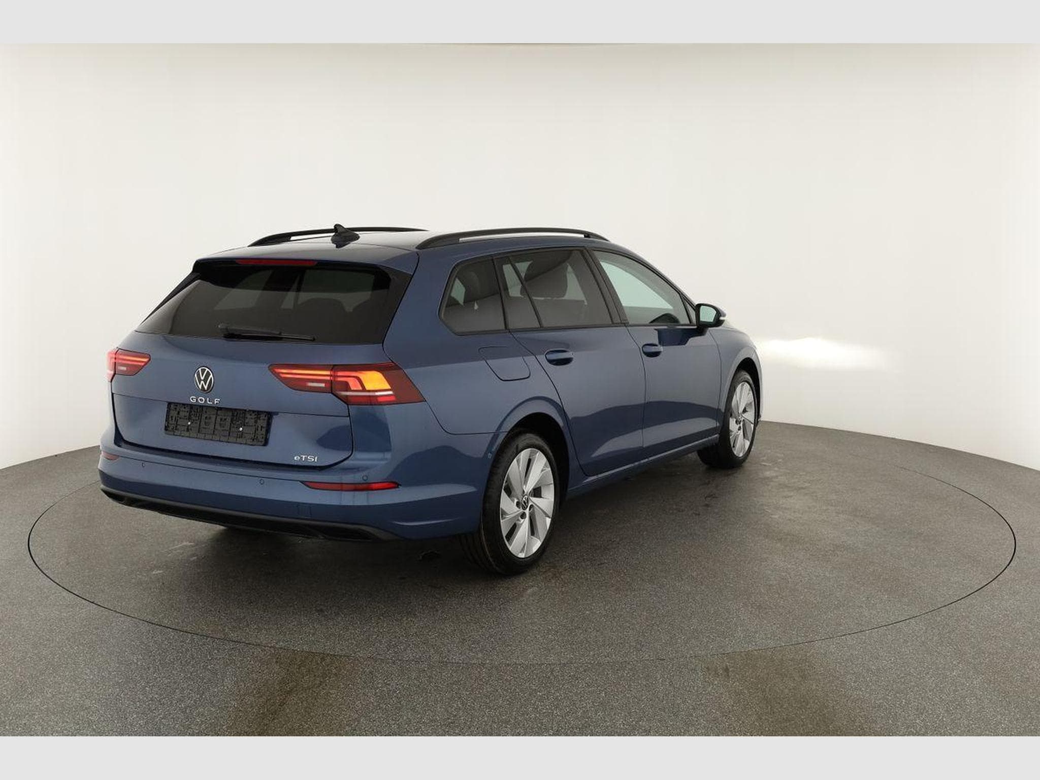 VW Golf Variant 1.5 eTSI 110 kW Life (2026) - Photo 18