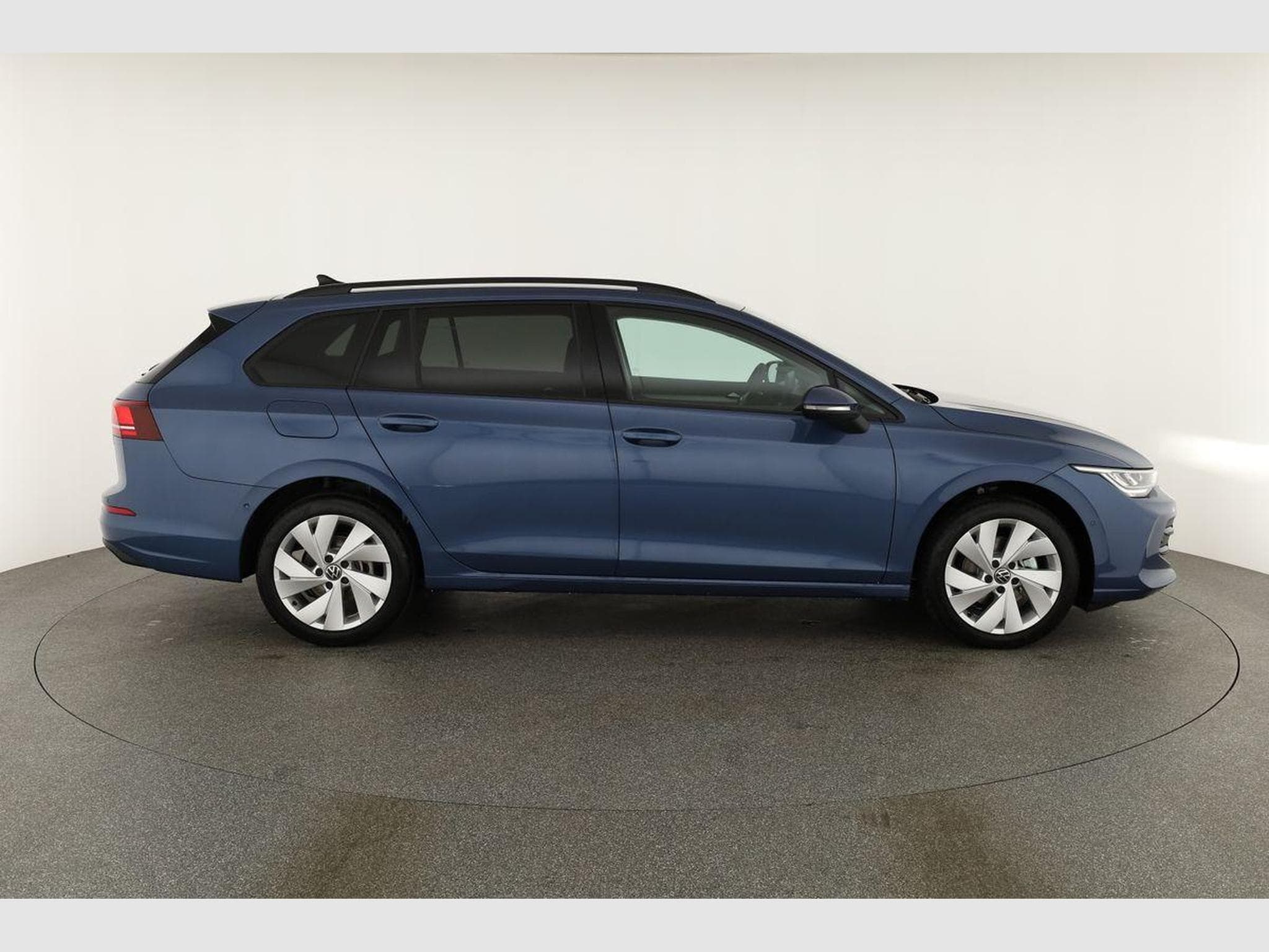 VW Golf Variant 1.5 eTSI 110 kW Life (2026) - Photo 22