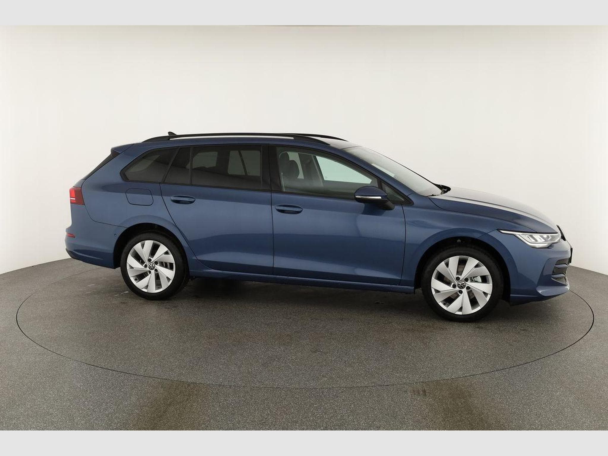VW Golf Variant 1.5 eTSI 110 kW Life (2026) - Photo 23