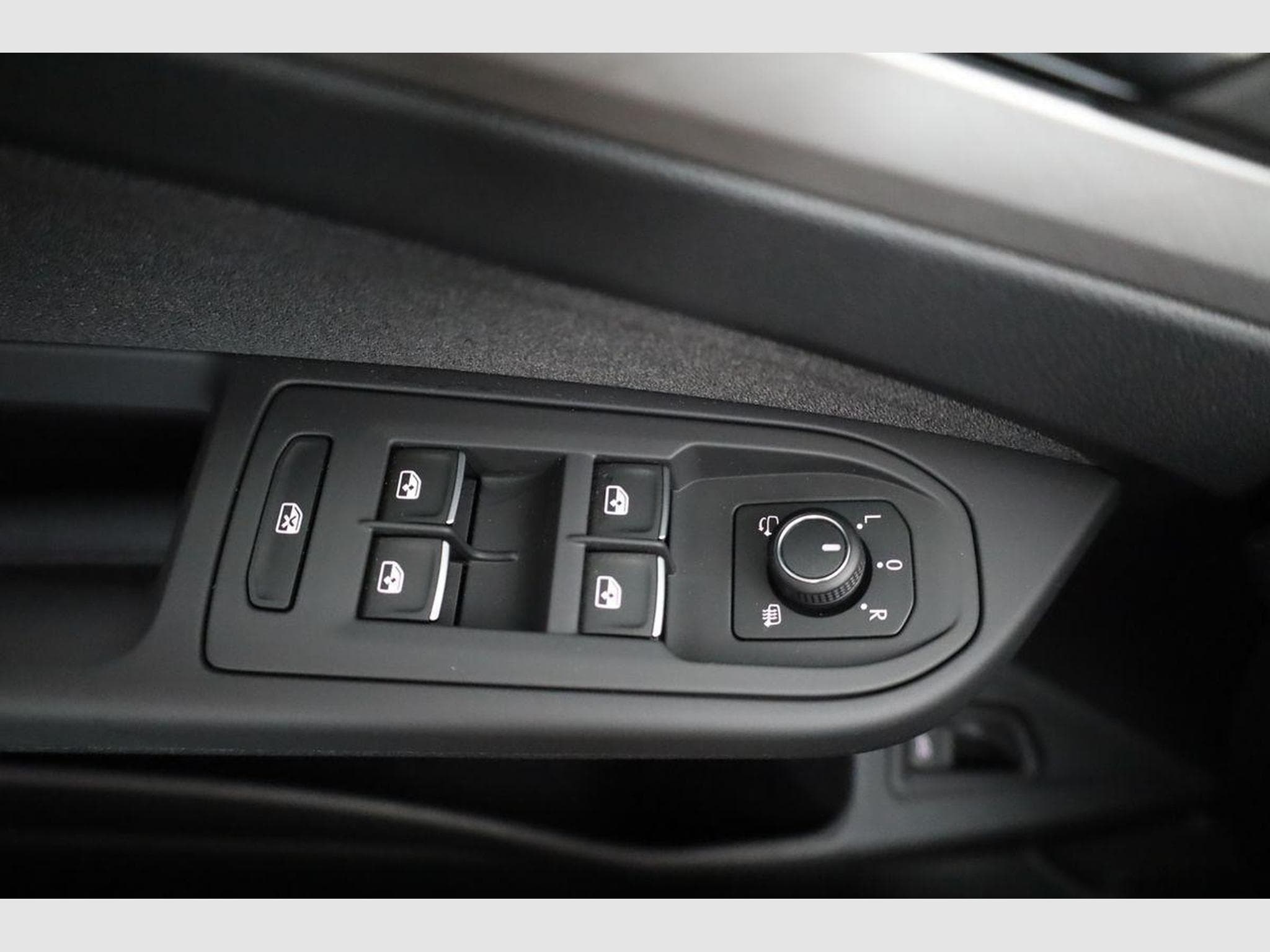 VW Golf Variant 1.5 eTSI 110 kW Life (2026) - Photo 7