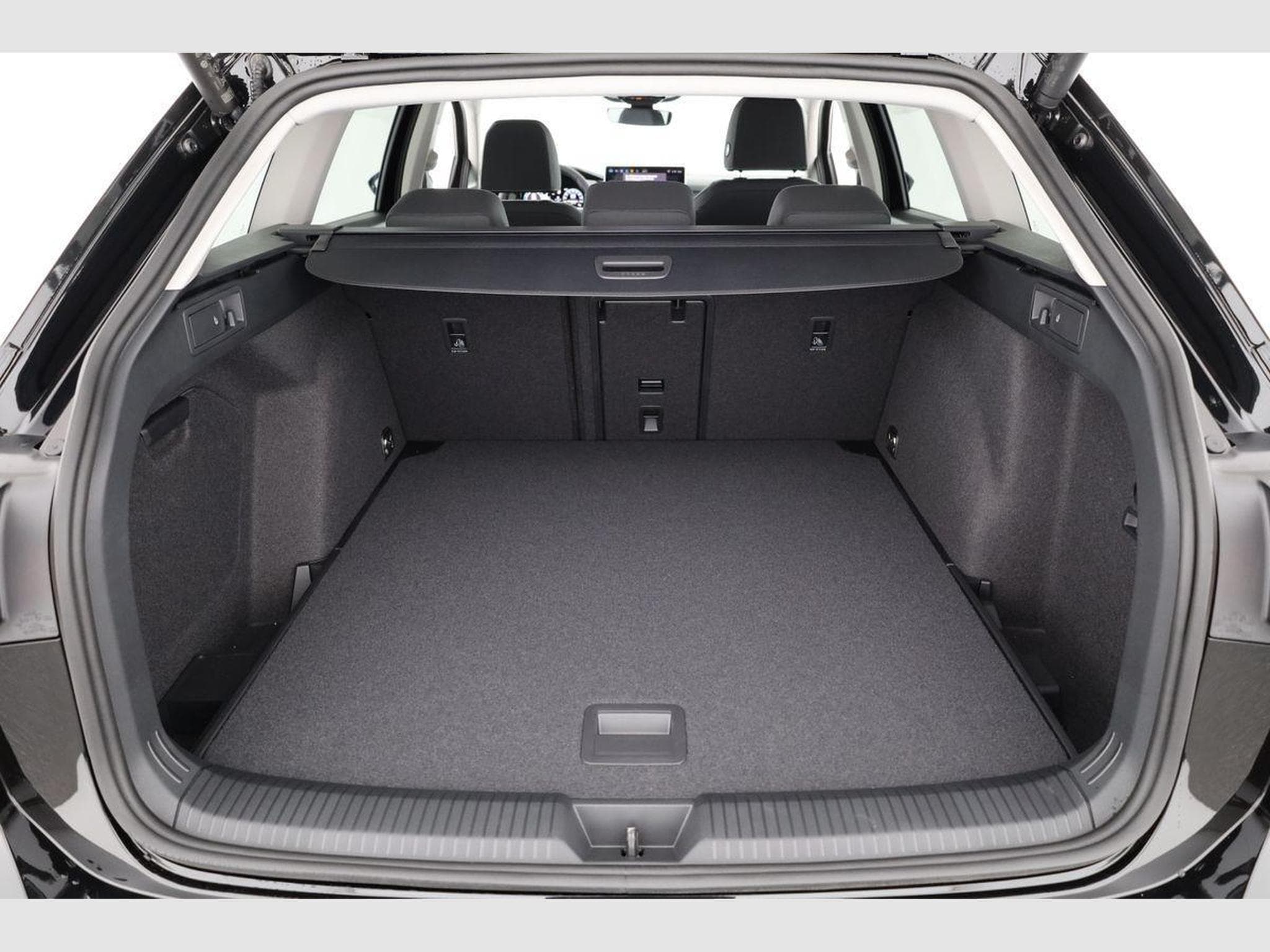 VW Golf Variant 1.5 eTSI 110 kW Life (2026) - Photo 11