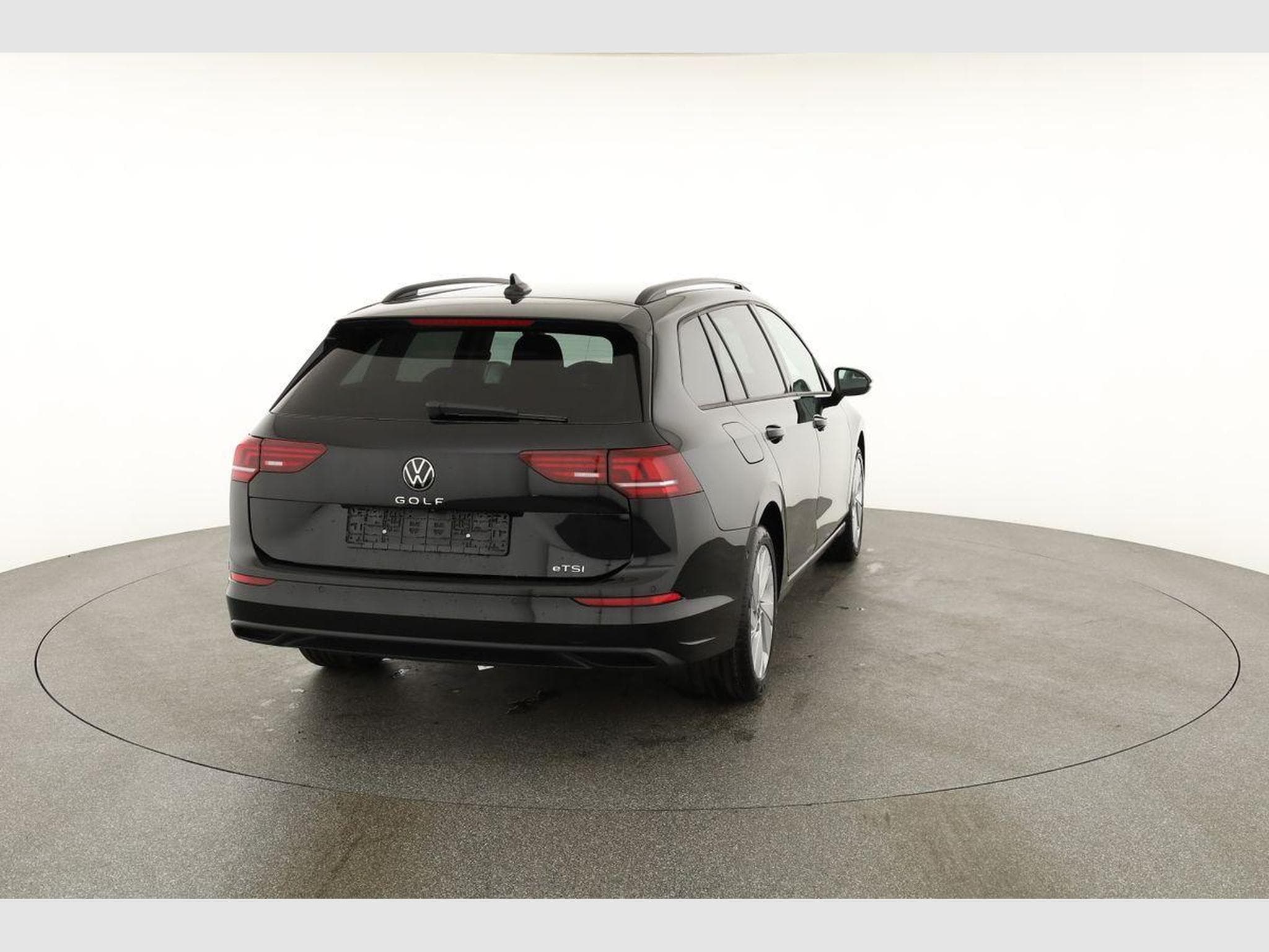 VW Golf Variant 1.5 eTSI 110 kW Life (2026) - Photo 17