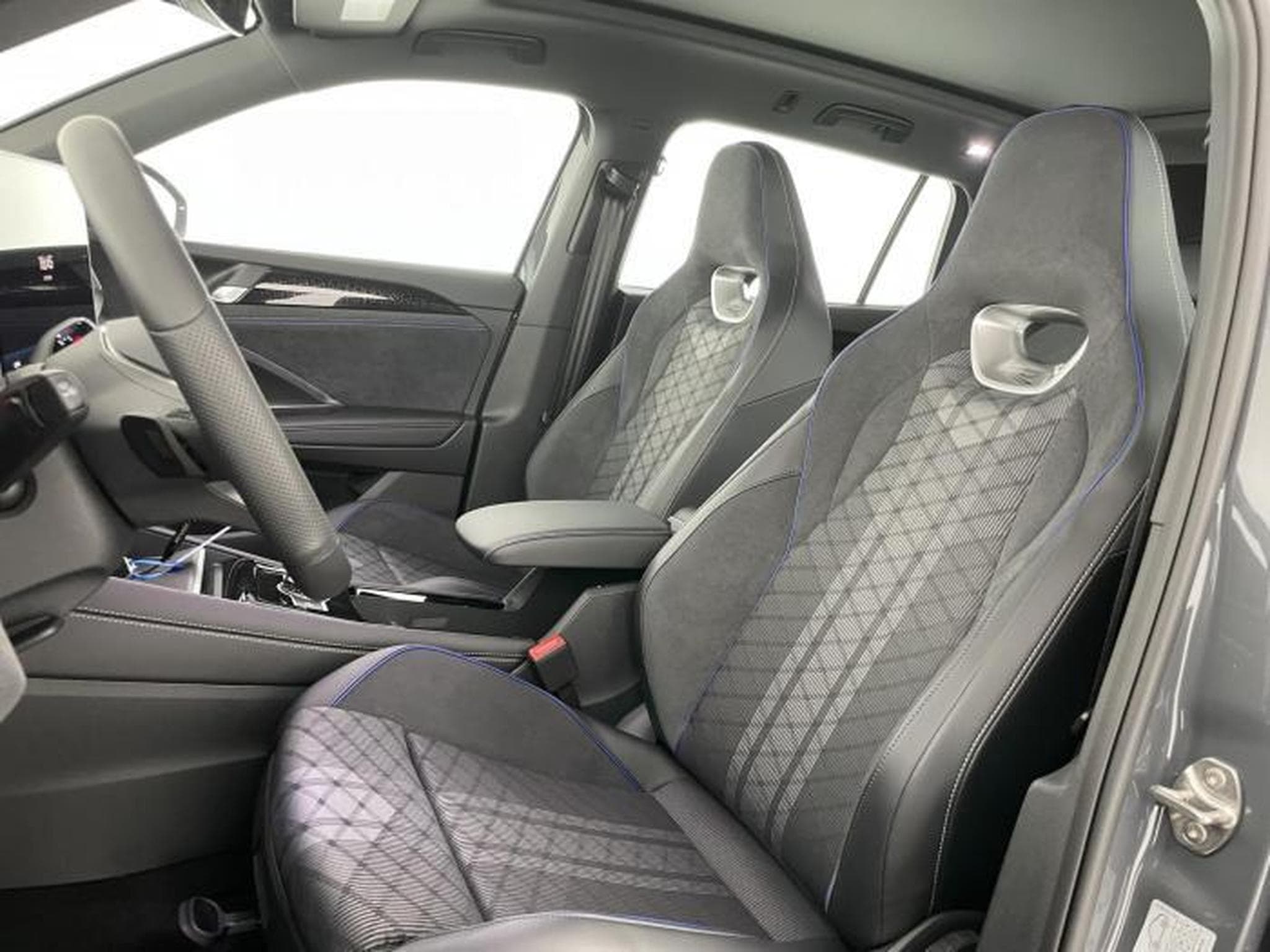 VW Tayron New Edition R-Line (2025) - Photo 12