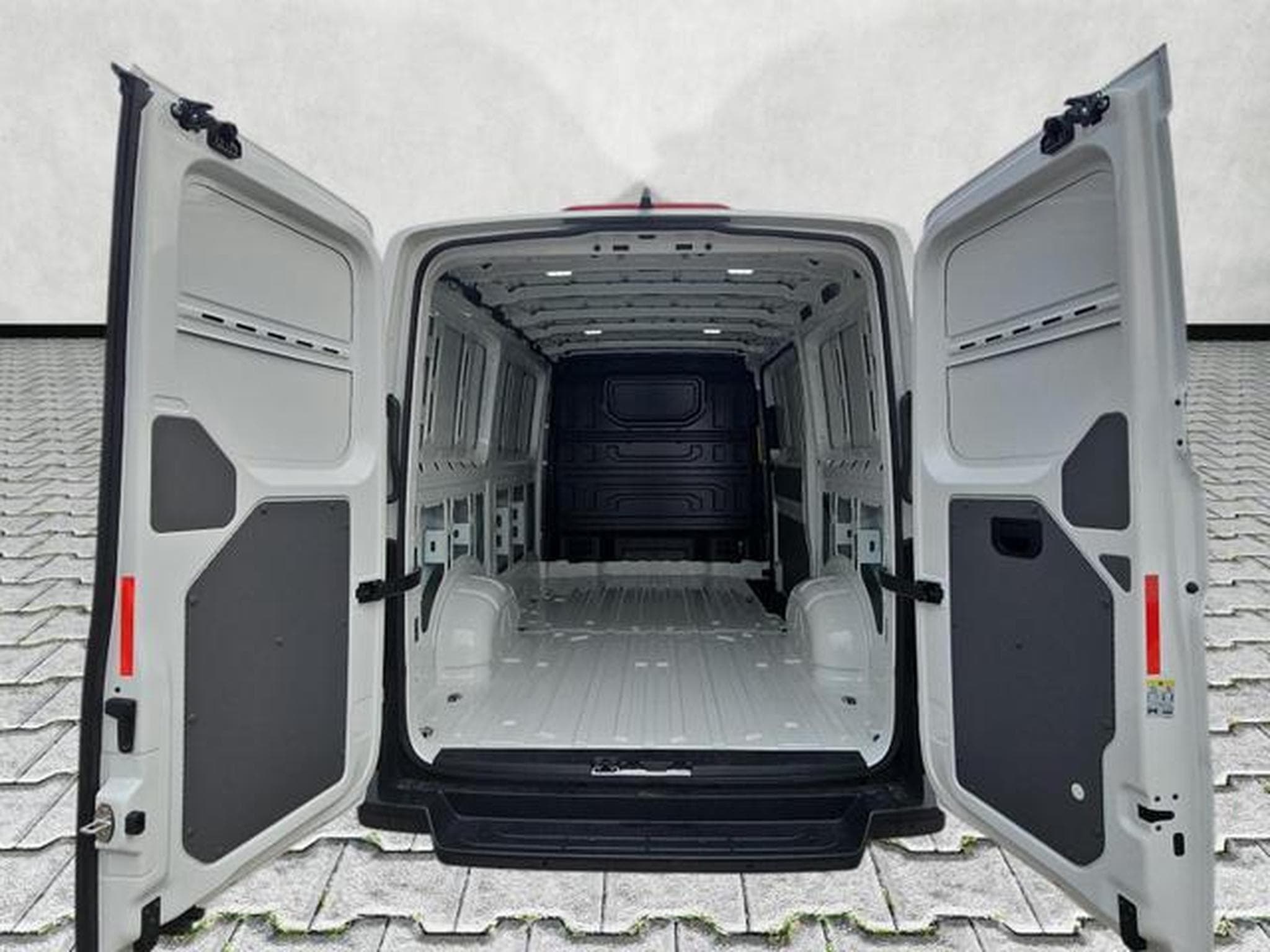 VW Crafter 30 mittellang FWD (2026) - Photo 14