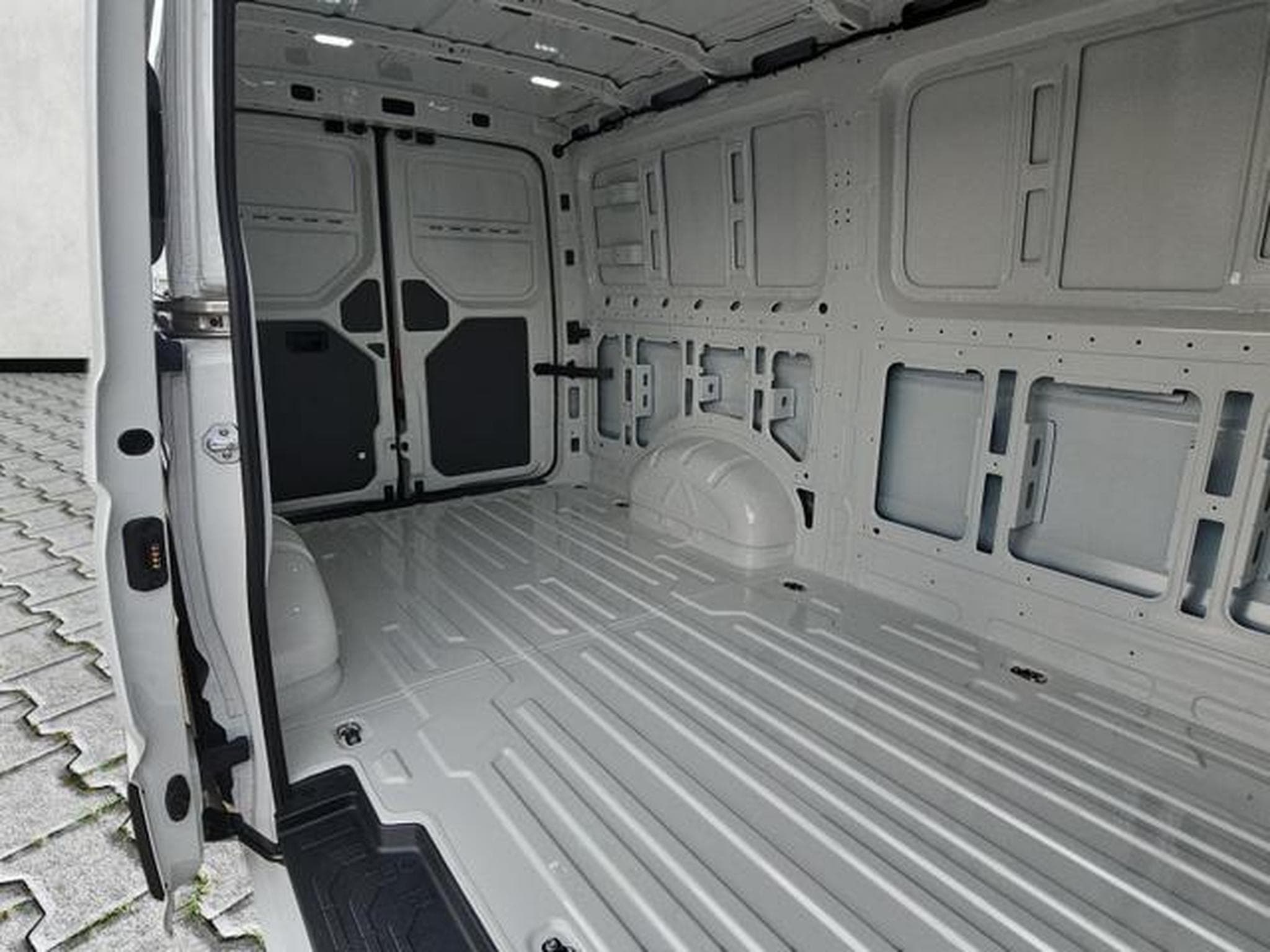 VW Crafter 30 mittellang FWD (2026) - Photo 13