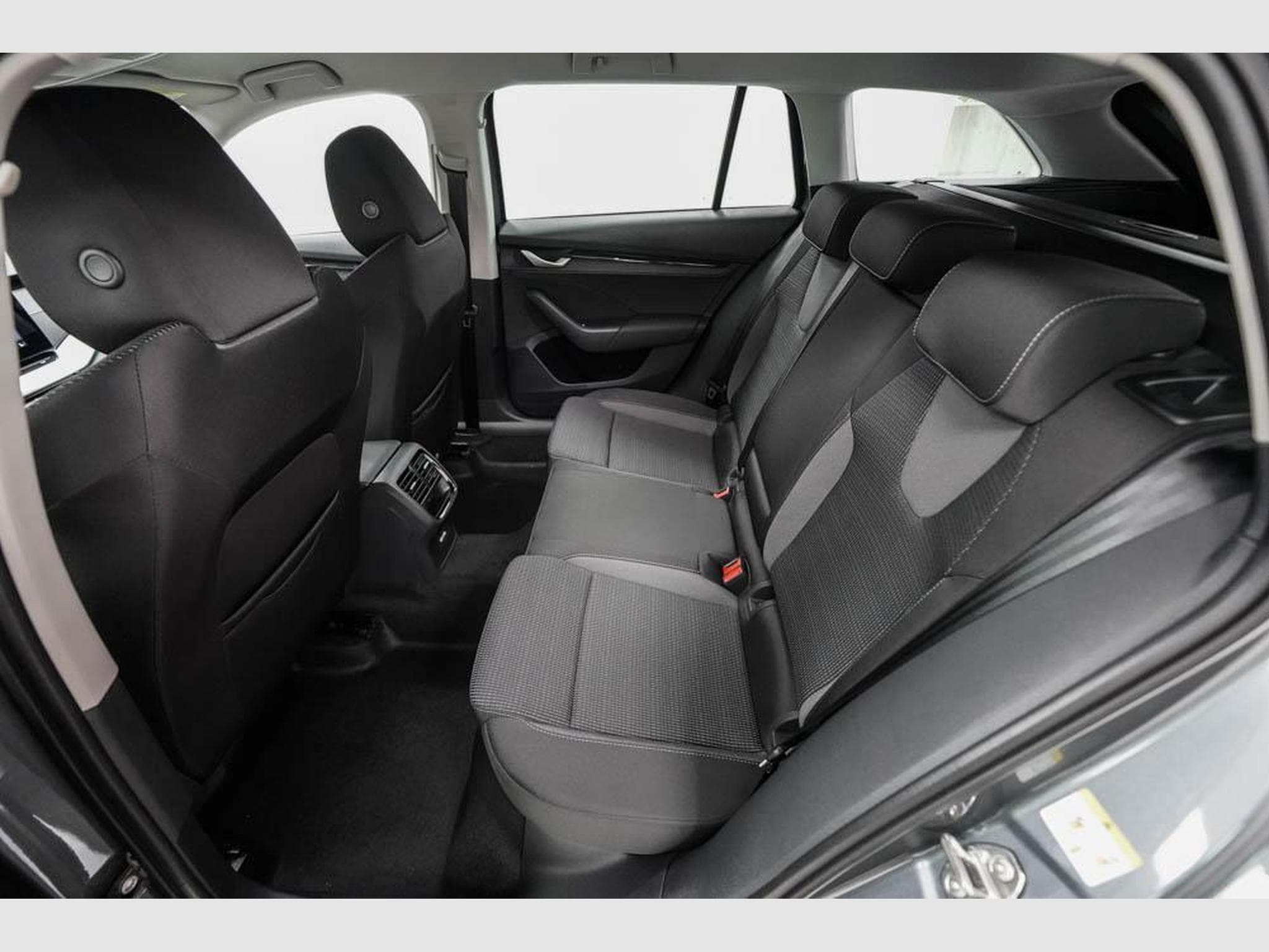 Skoda Octavia Kombi 1,5 TSI (2026) - Foto 16