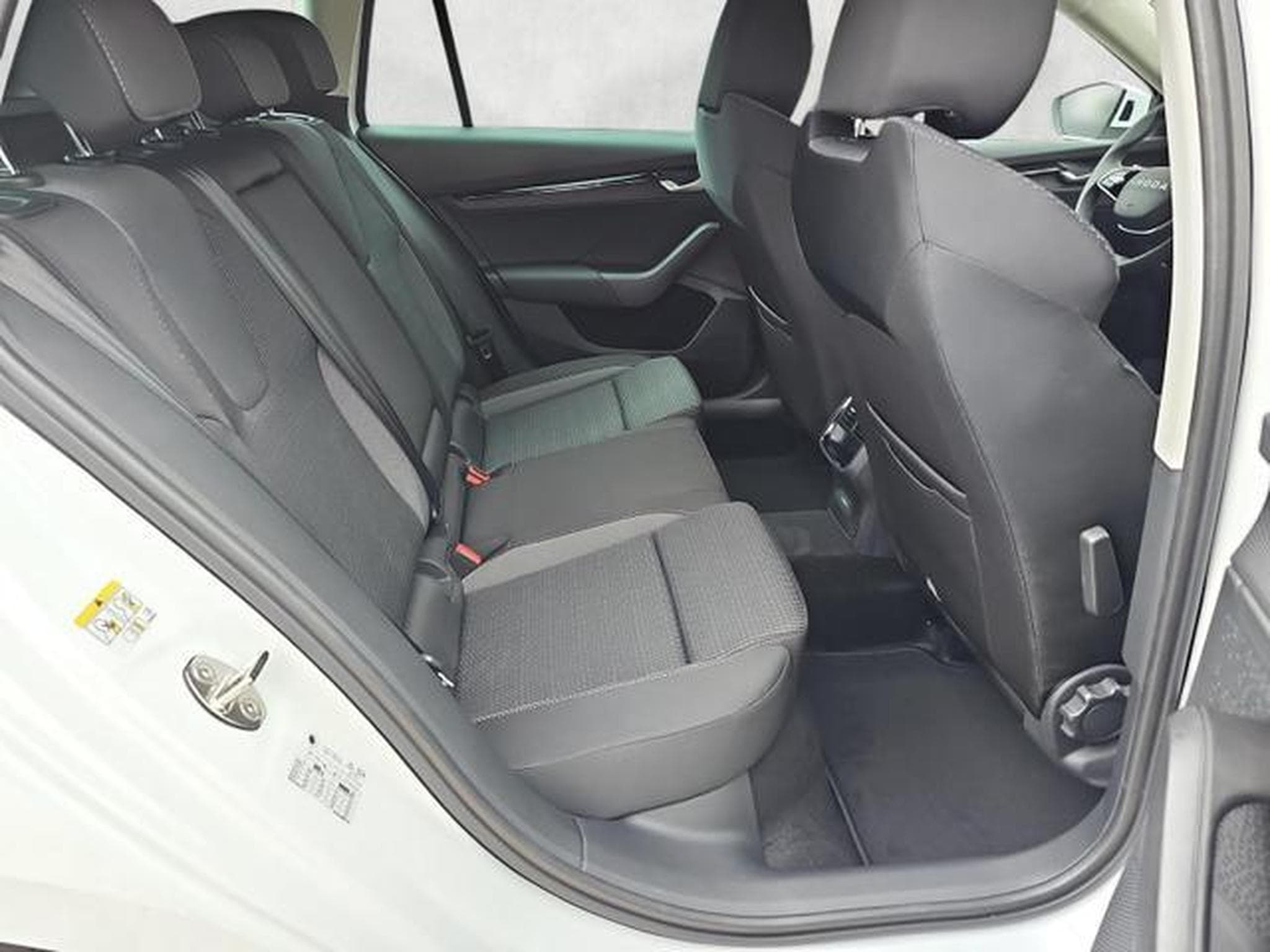 Skoda Octavia 2.0 TDI 110 kW Selection (2026) - Photo 13