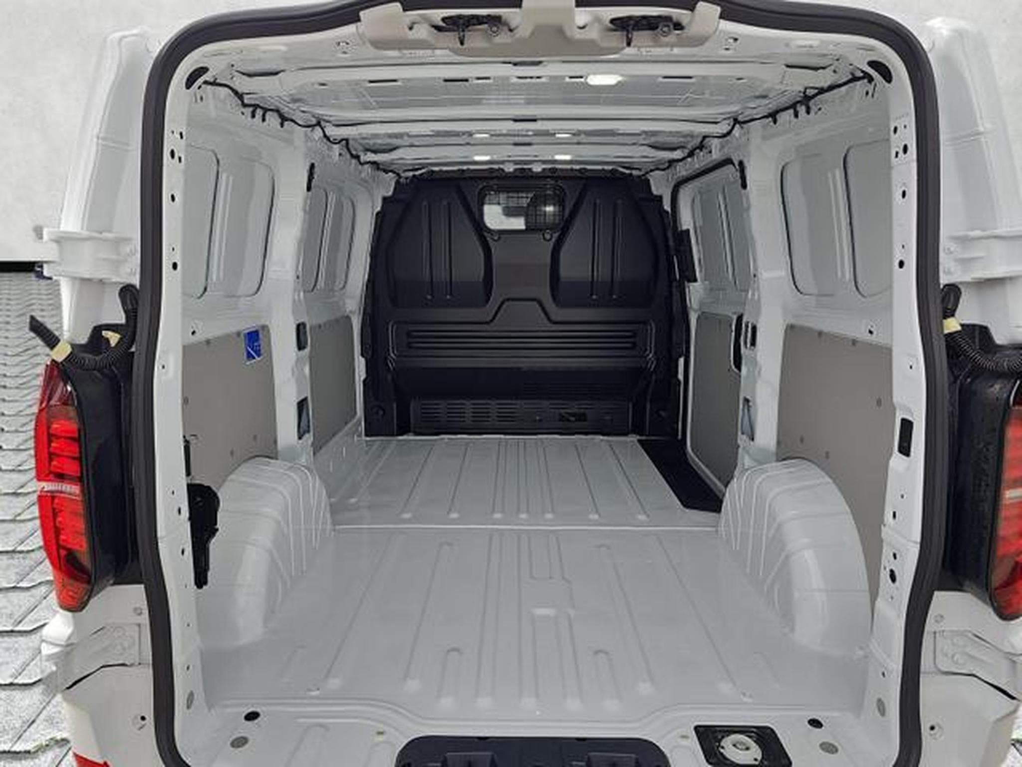 VW T7 2.0 TDI 81 kW KR (2026) - Foto 14