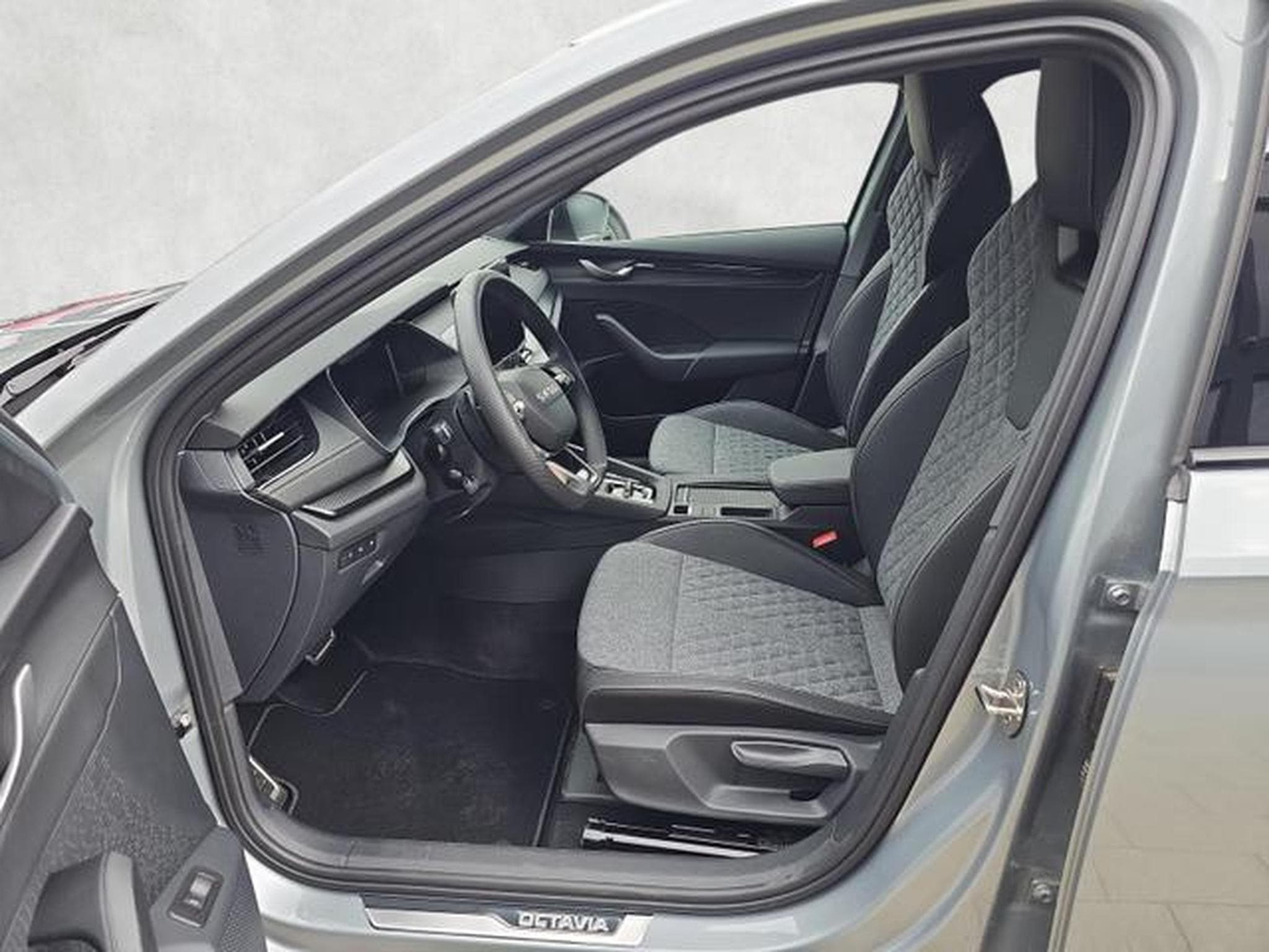 Skoda Octavia 1.5 TSI mHEV 110 kW Sportline (2026) - Photo 9